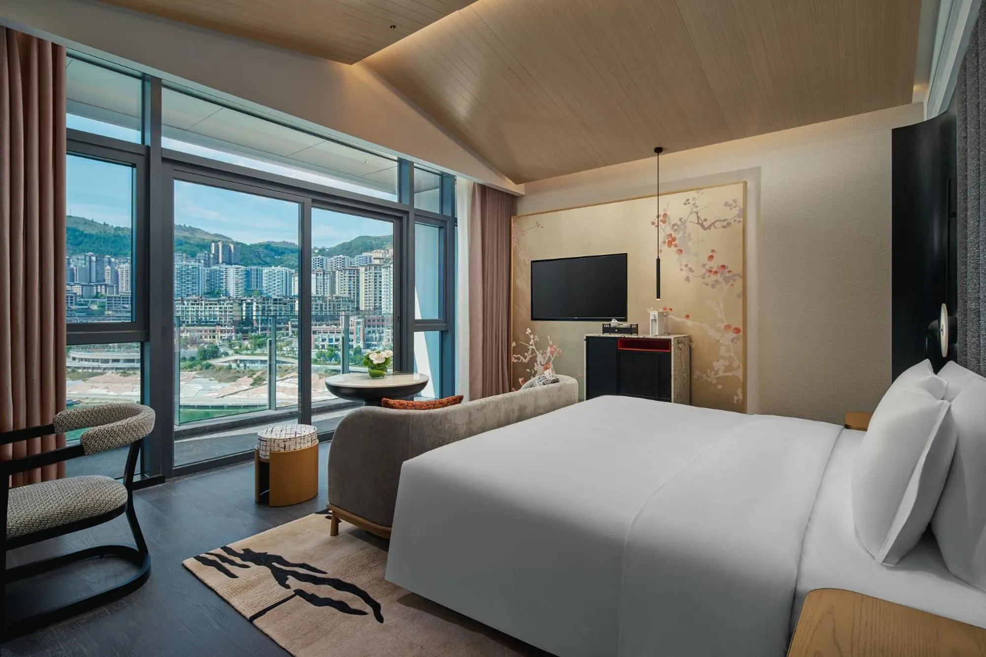 Bed in HUALUXE Hotels and Resorts Chongqing Wushan by IHG