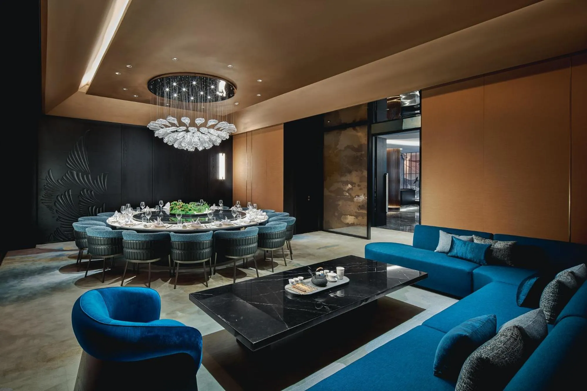 Dining area in HUALUXE Hotels and Resorts Chongqing Wushan by IHG