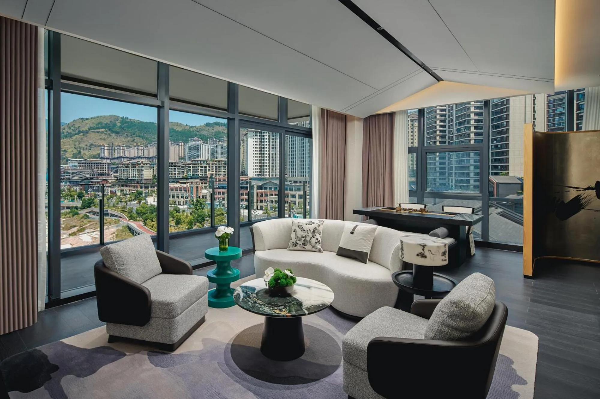 Living room in HUALUXE Hotels and Resorts Chongqing Wushan by IHG