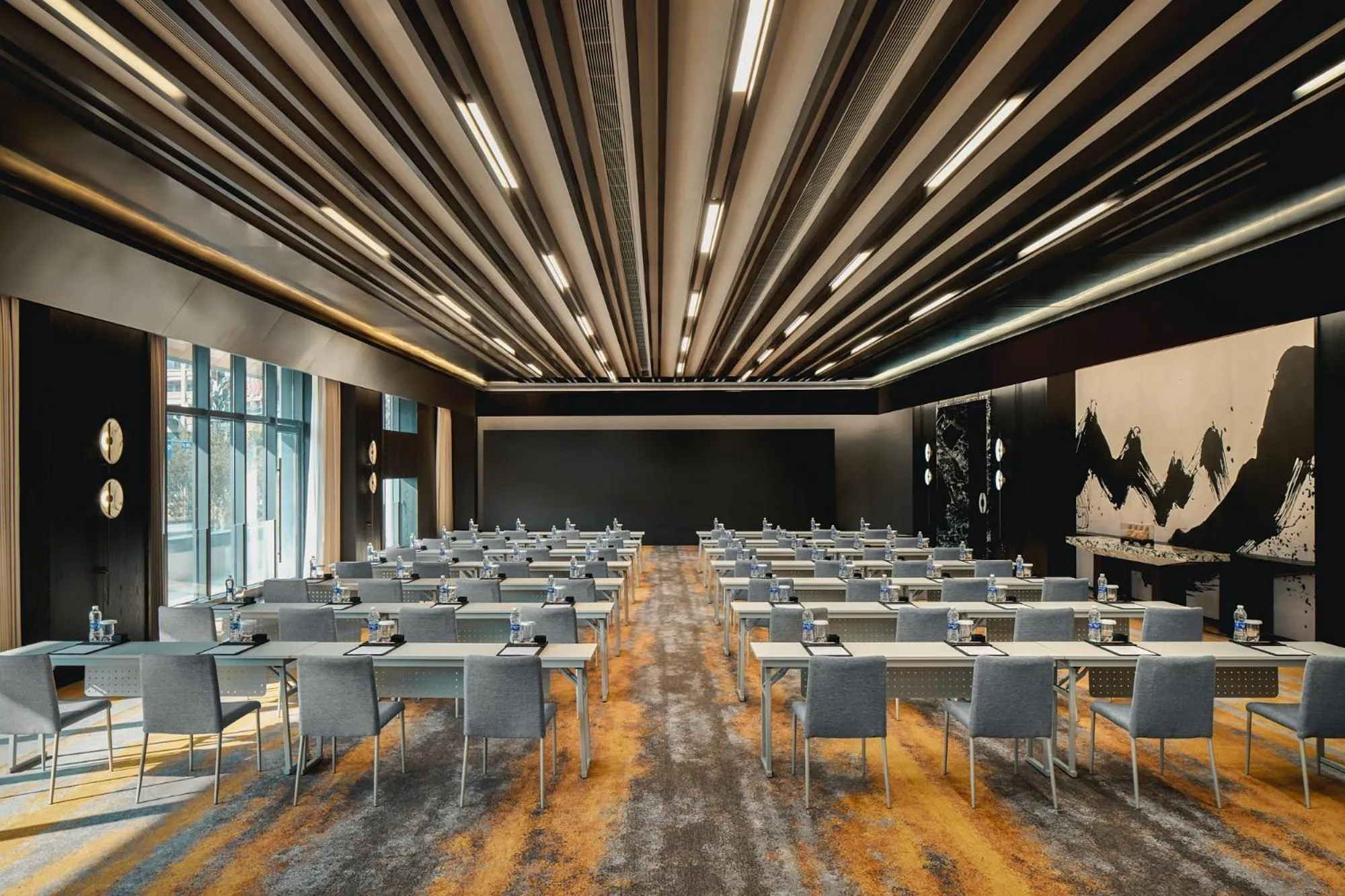 Meeting/conference room in HUALUXE Hotels and Resorts Chongqing Wushan by IHG