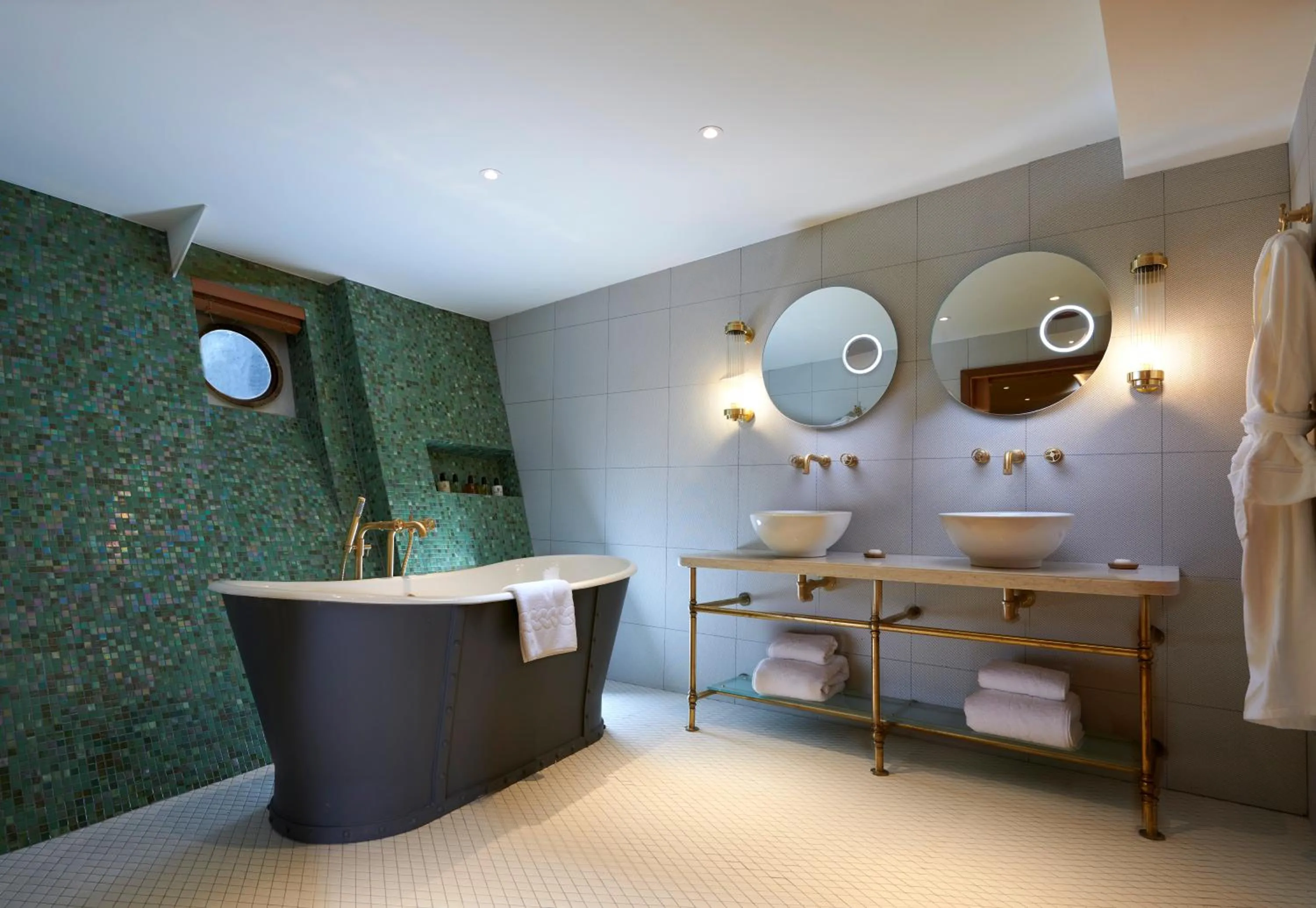 Bathroom in Fingal Hotel