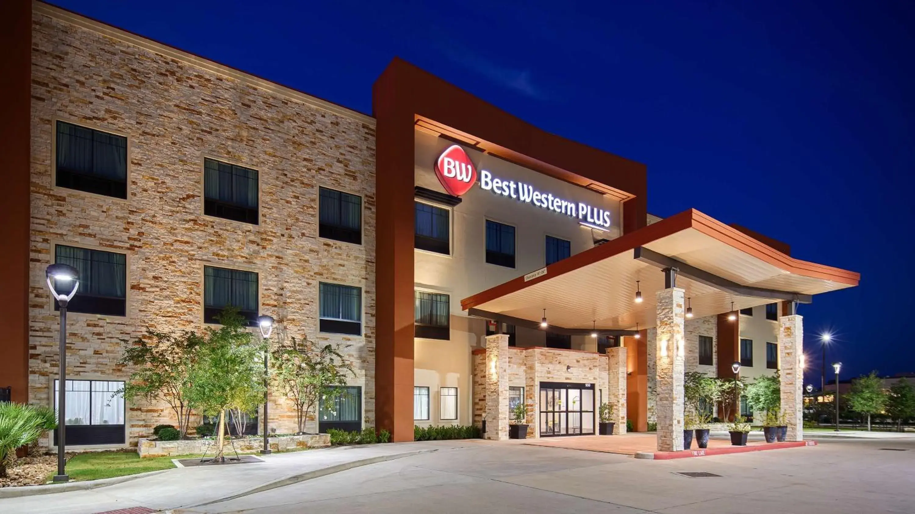Property building in Best Western Plus College Station Inn & Suites Property building in Best Western Plus College Station Inn & Suites