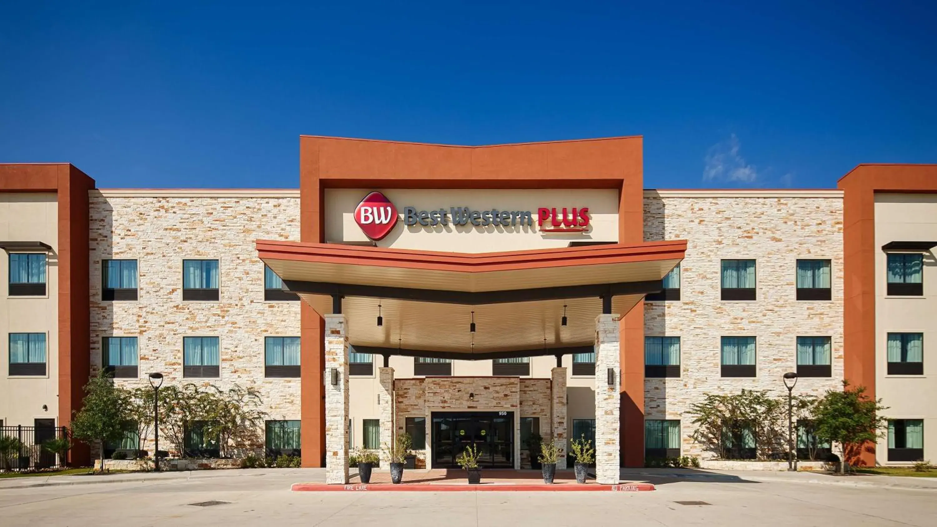 Property building in Best Western Plus College Station Inn & Suites Property building in Best Western Plus College Station Inn & Suites