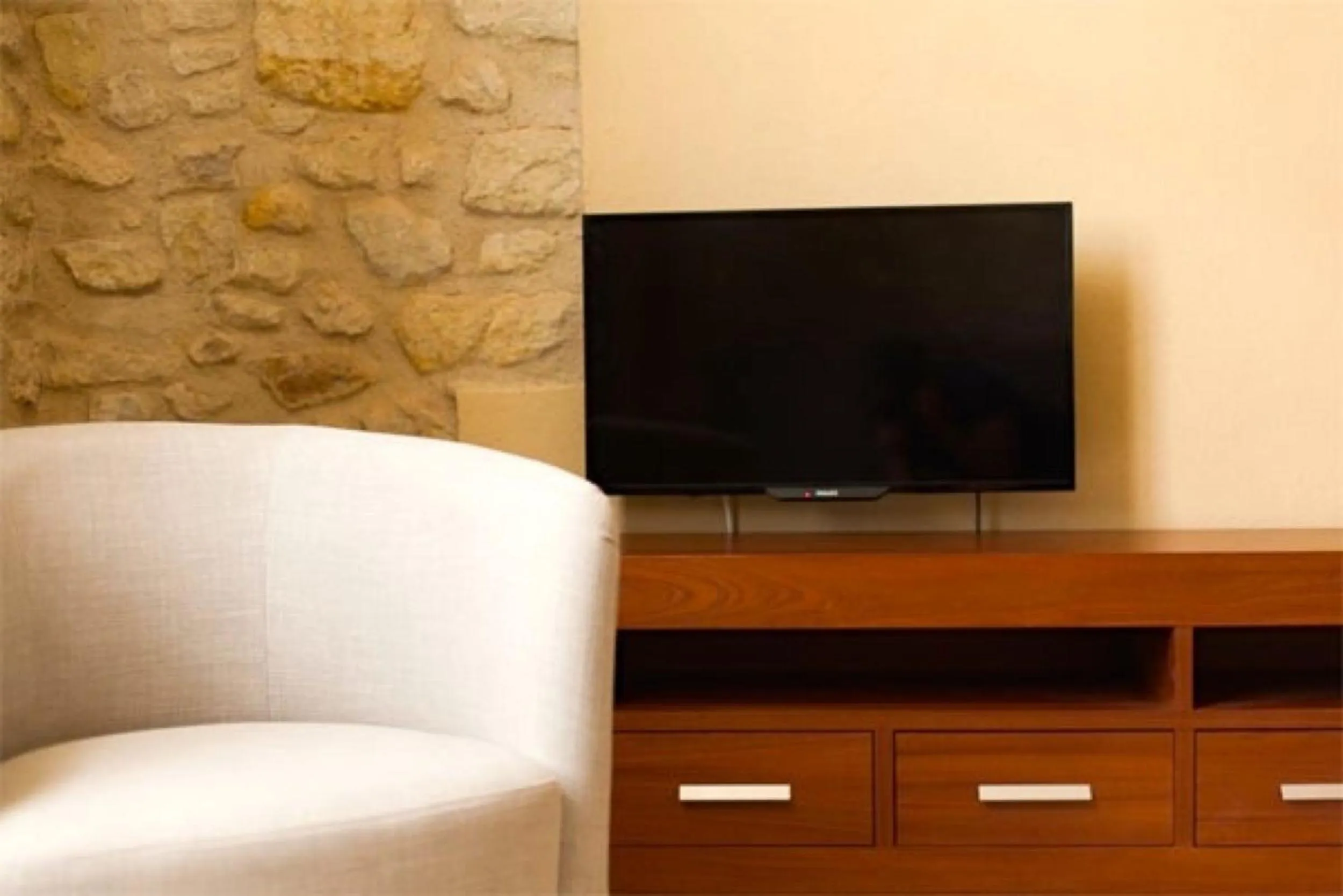 TV and multimedia in Petit Pals