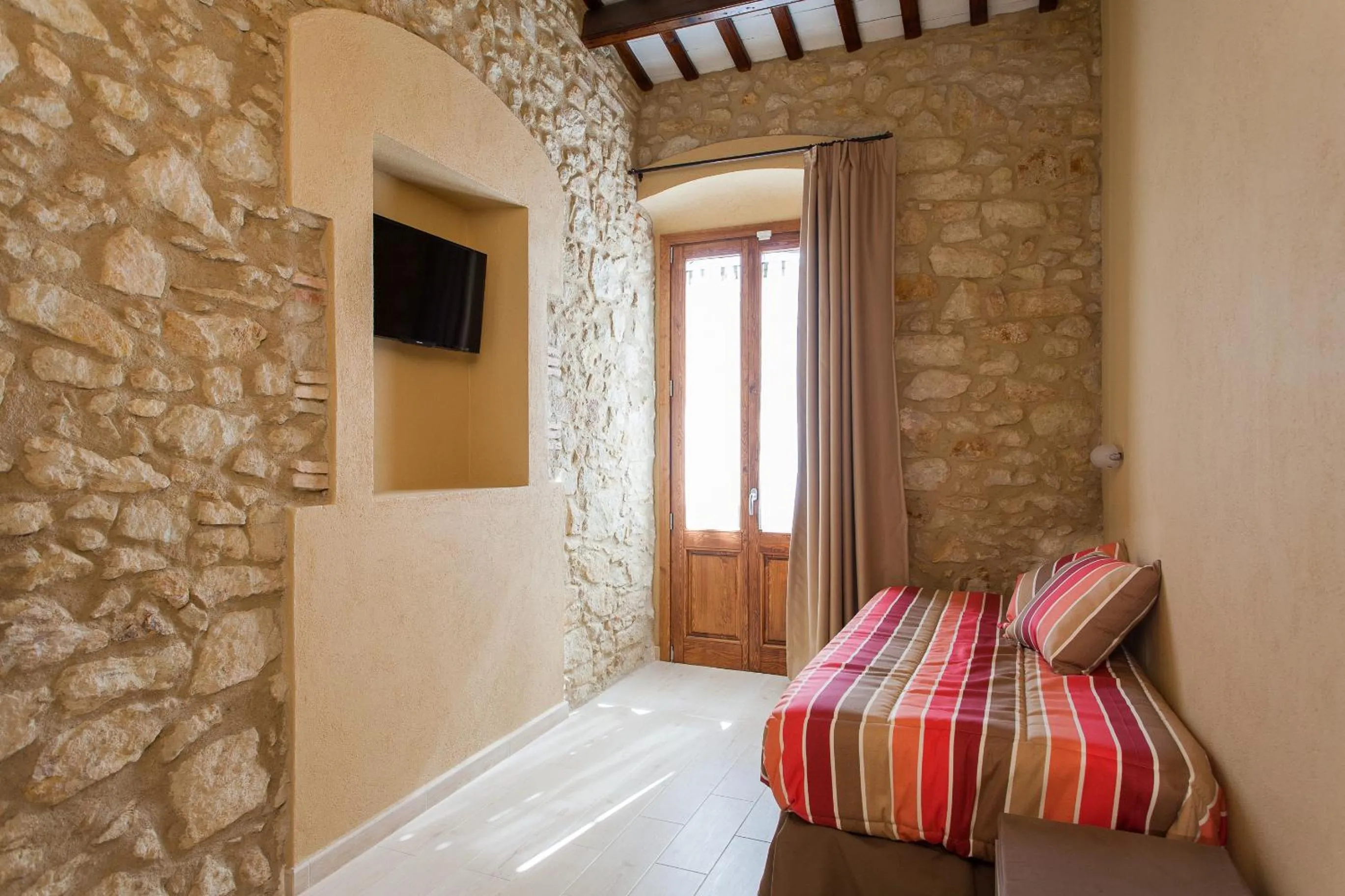 Photo of the whole room, Bed in Petit Pals