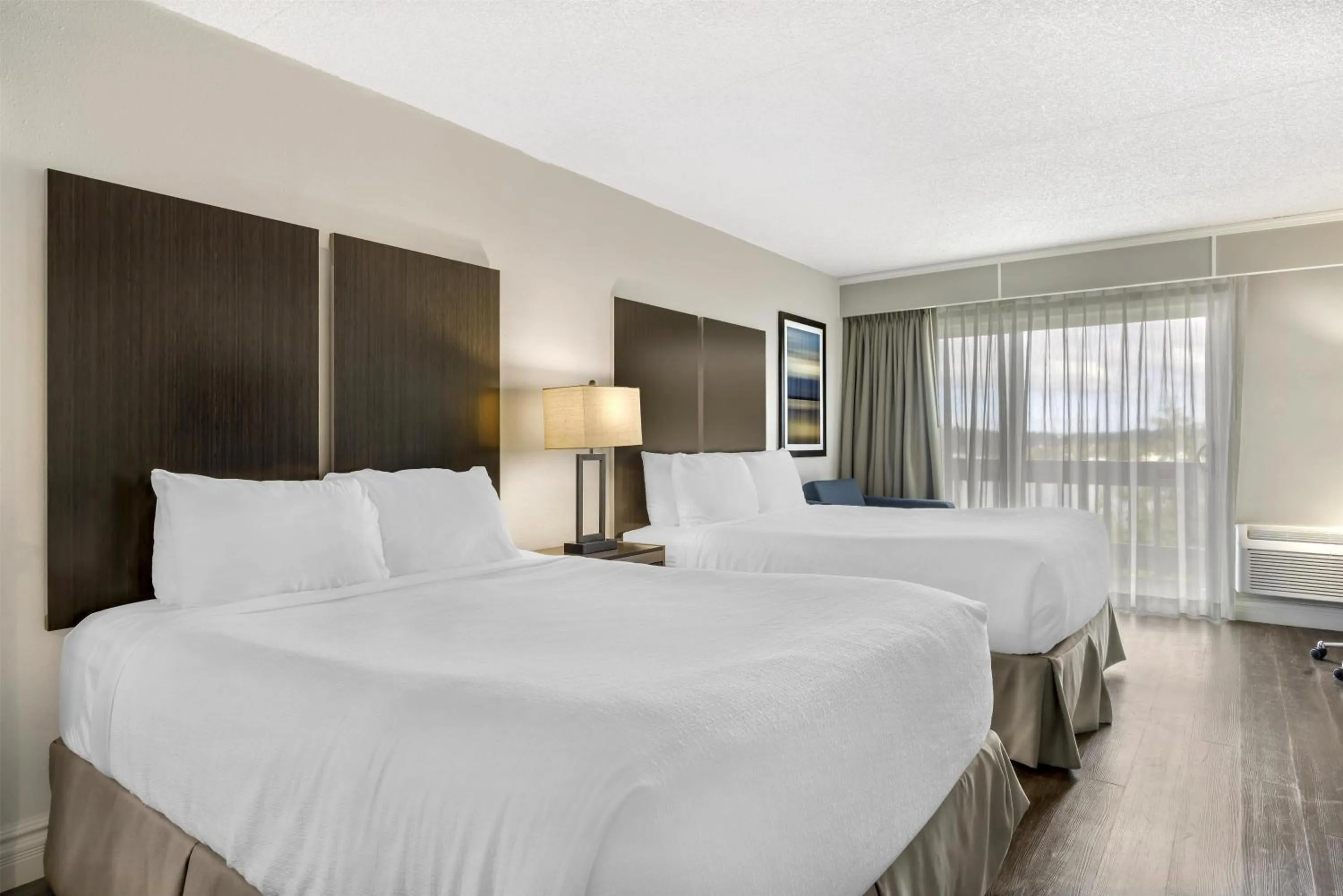 Other, Bed in Best Western Pier Point Inn