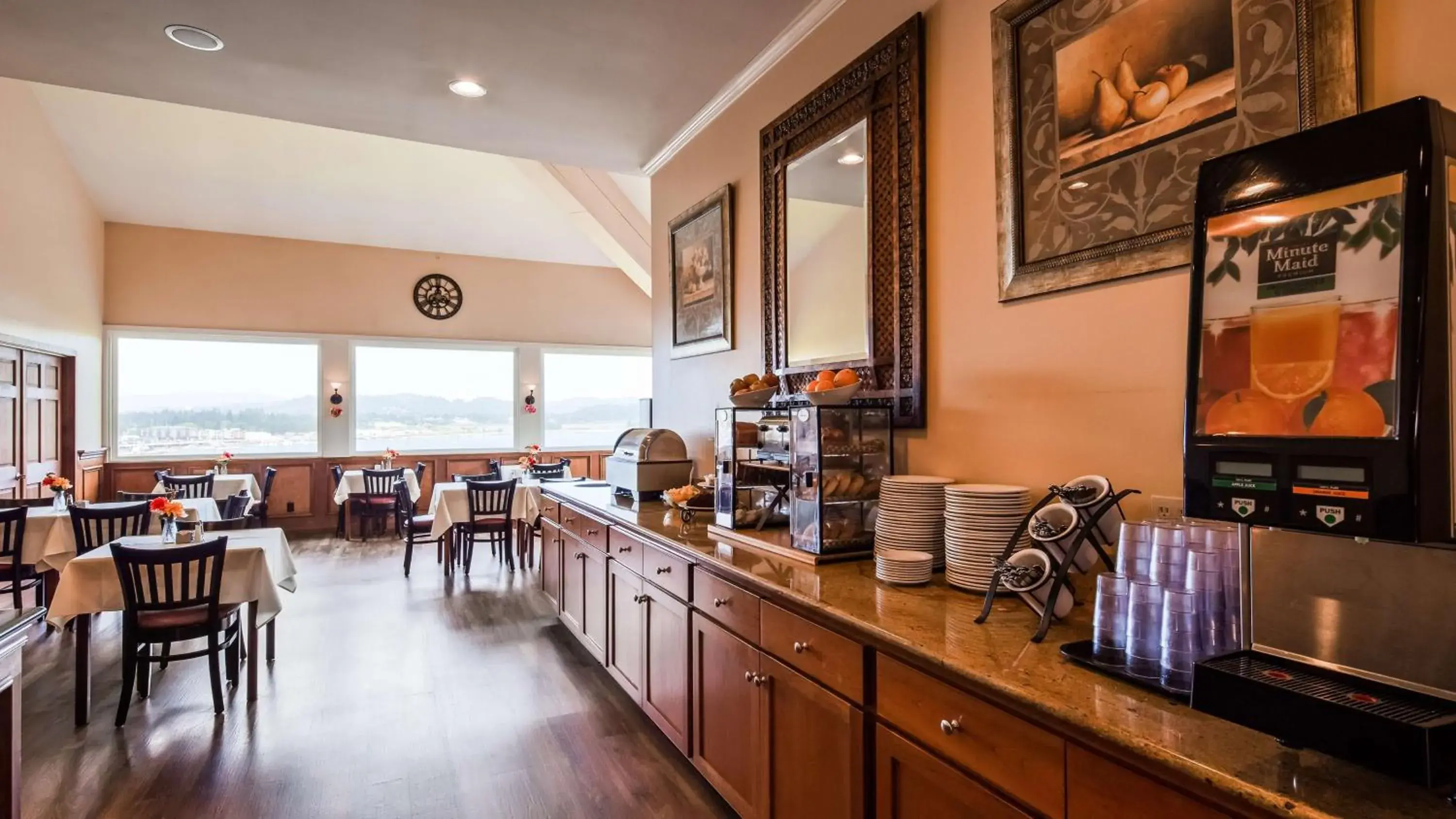 Breakfast in Best Western Pier Point Inn Breakfast in Best Western Pier Point Inn