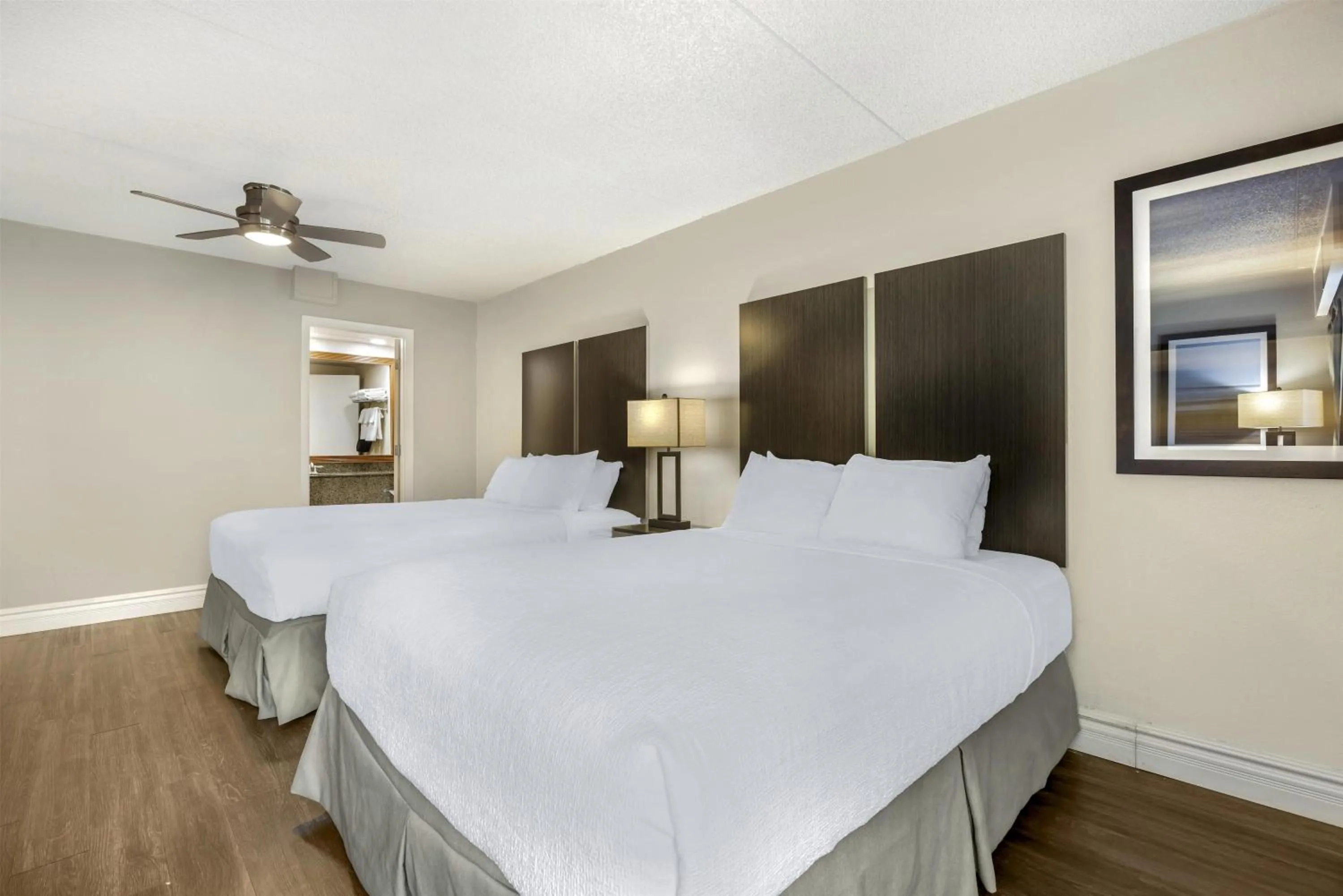 Bedroom, Bed in Best Western Pier Point Inn