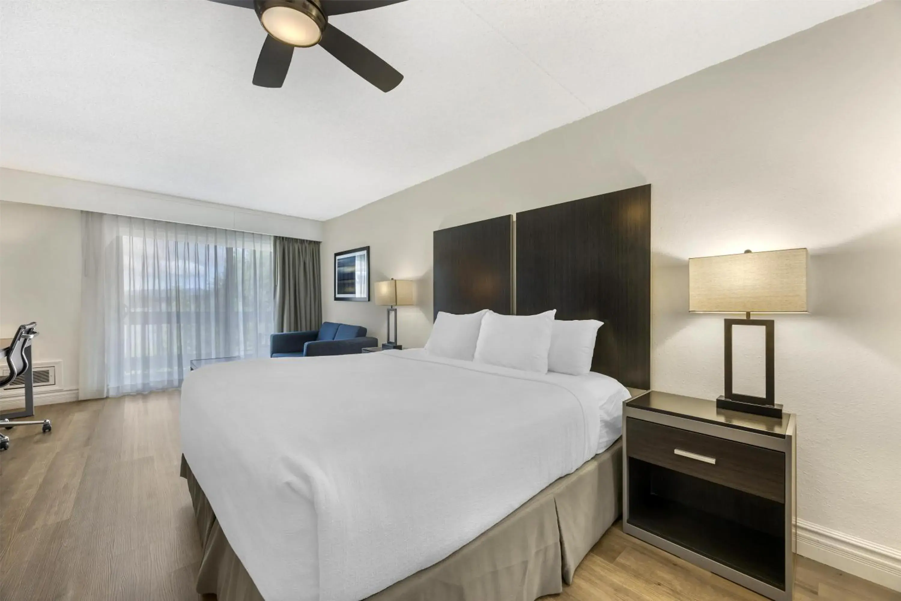 Other, Bed in Best Western Pier Point Inn Other, Bed in Best Western Pier Point Inn