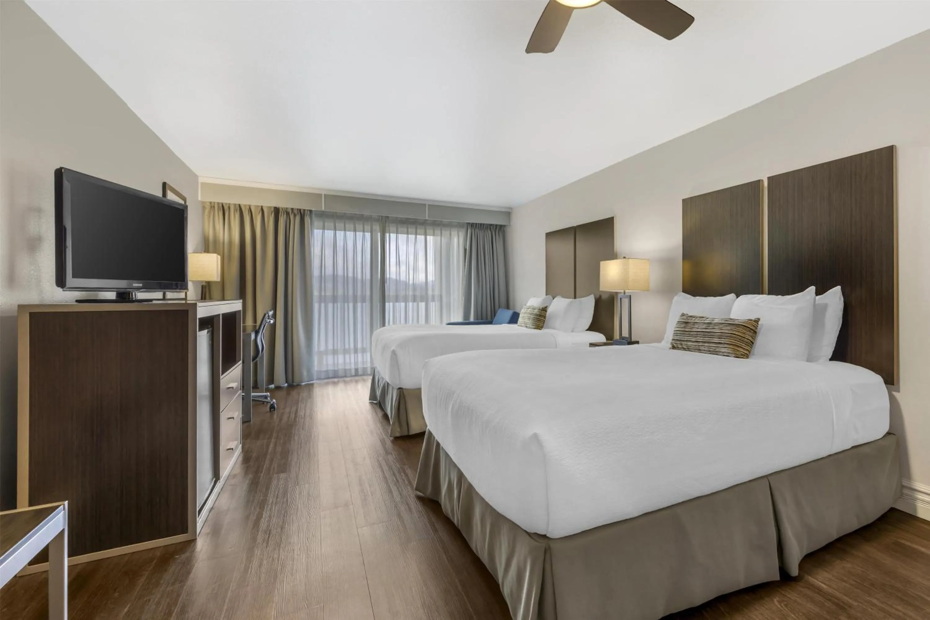 Other, Bed in Best Western Pier Point Inn