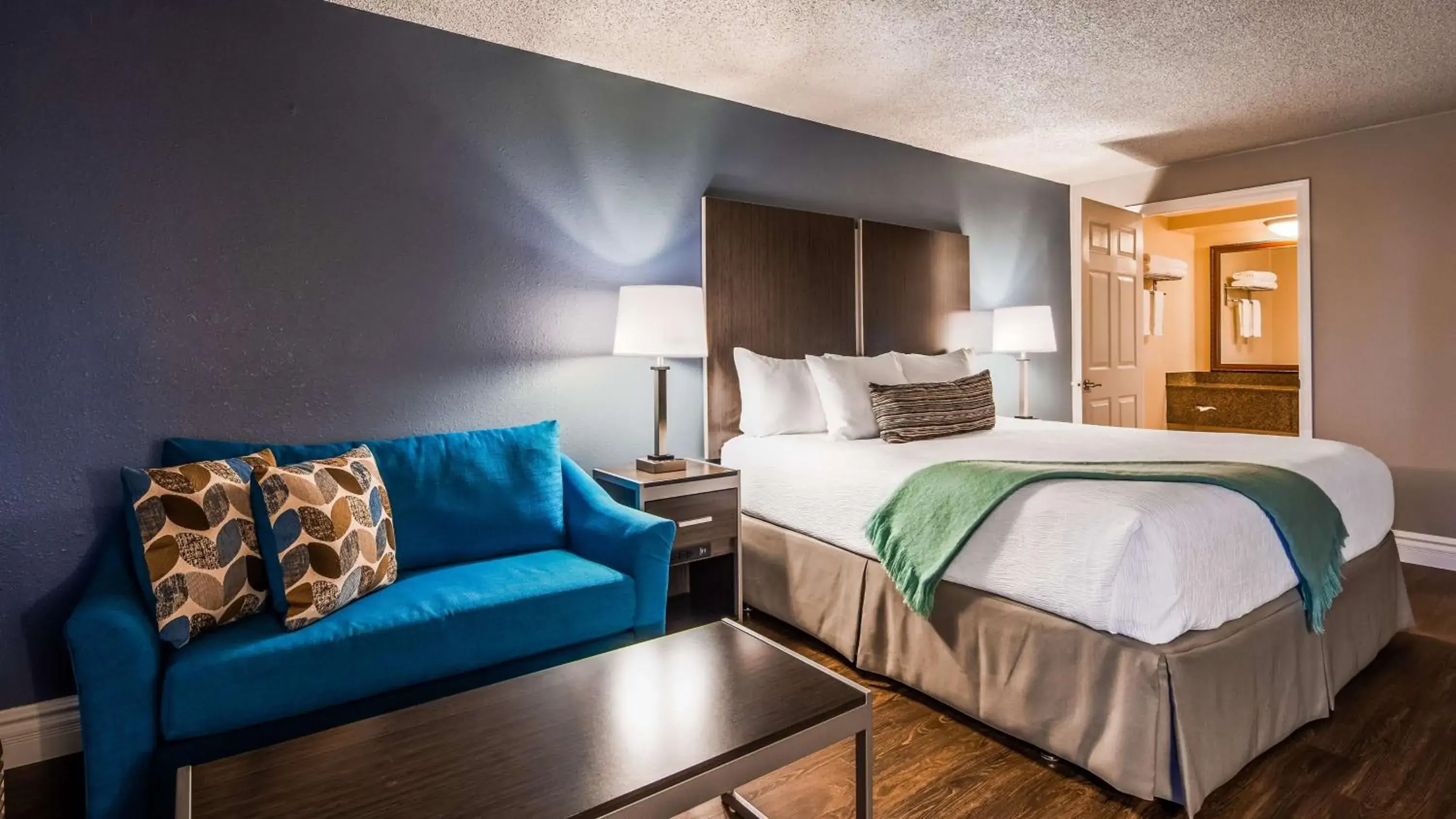 Photo of the whole room, Bed in Best Western Pier Point Inn Photo of the whole room, Bed in Best Western Pier Point Inn