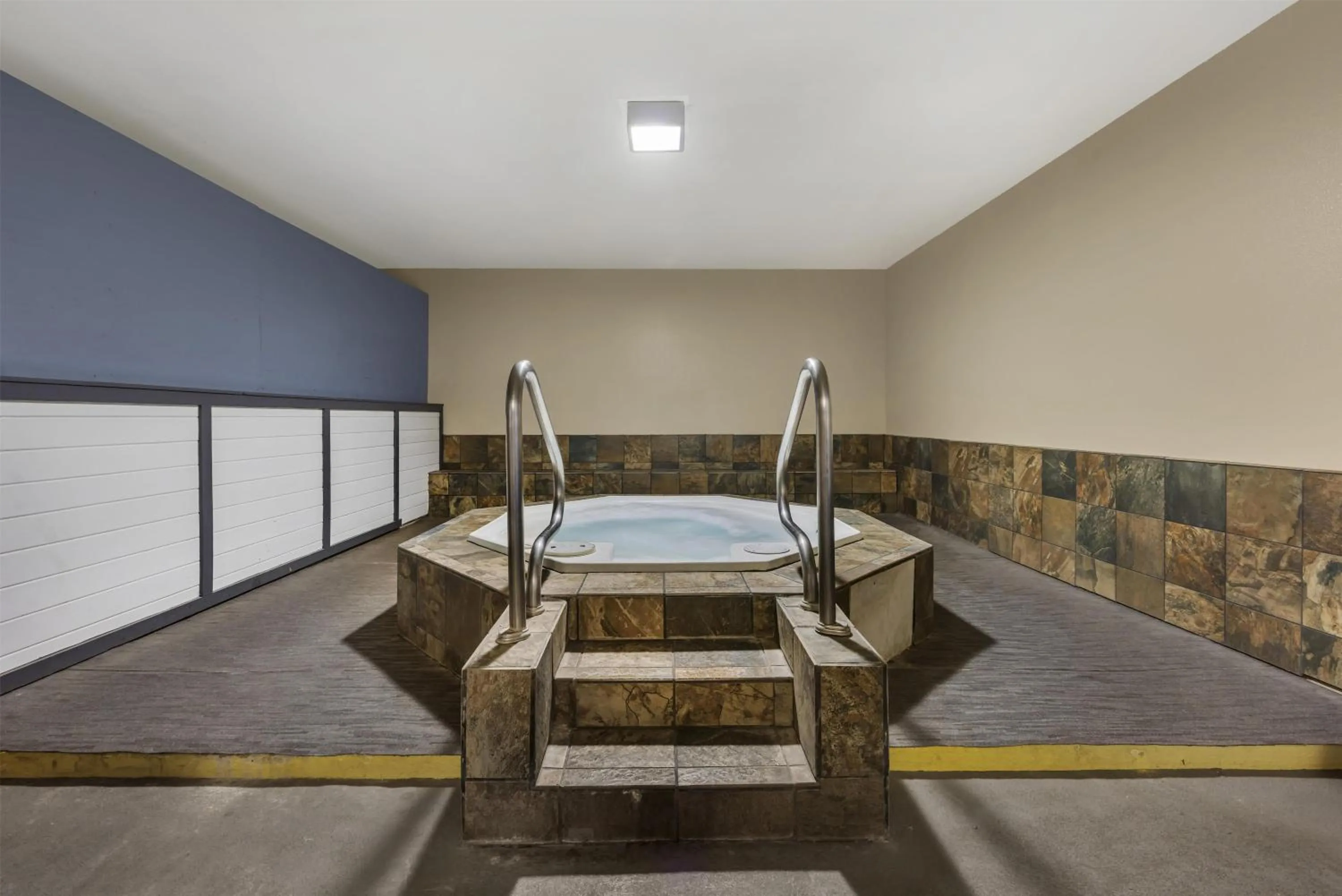 Pool view, Bed in Best Western Pier Point Inn