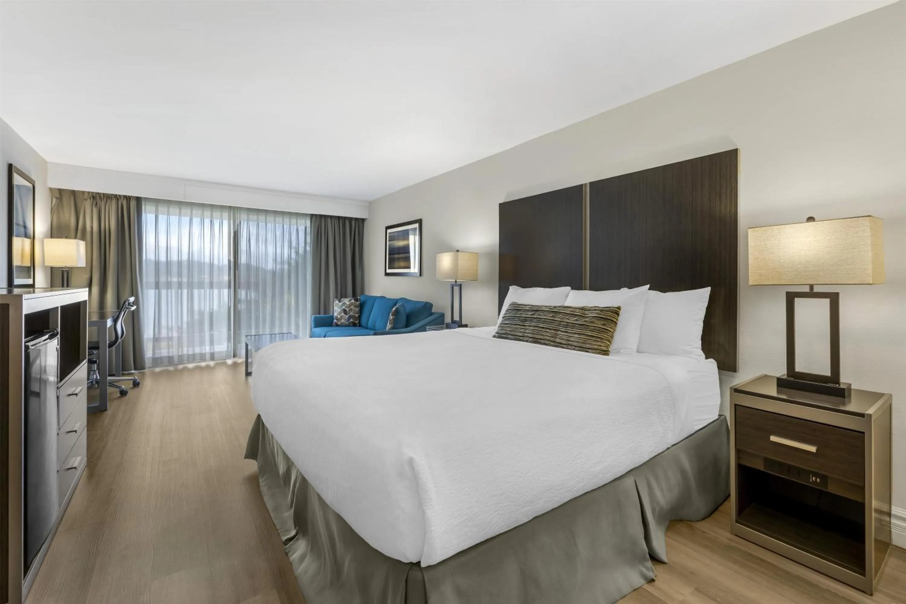 Other, Bed in Best Western Pier Point Inn