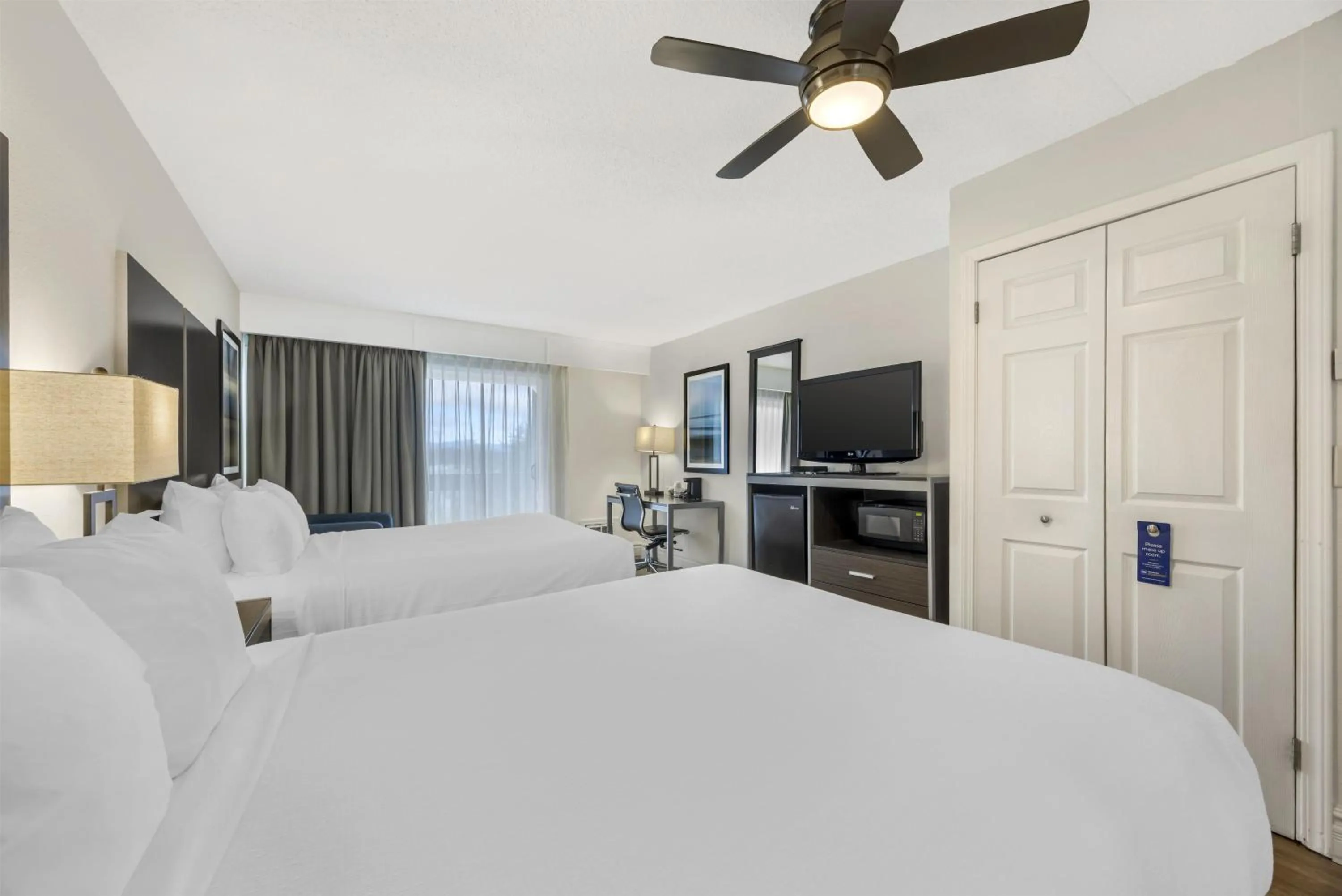 Other, Bed in Best Western Pier Point Inn