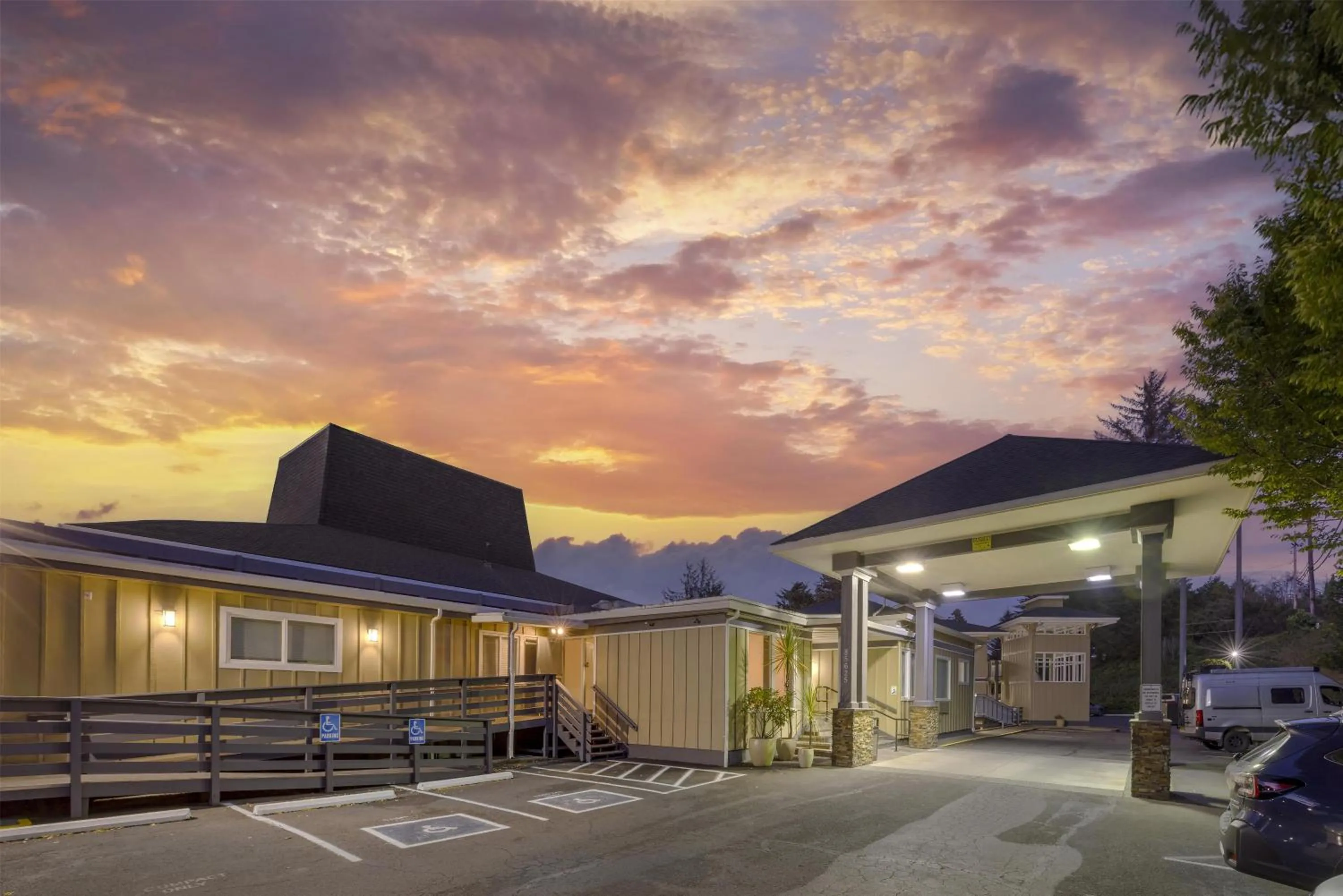 Property building in Best Western Pier Point Inn