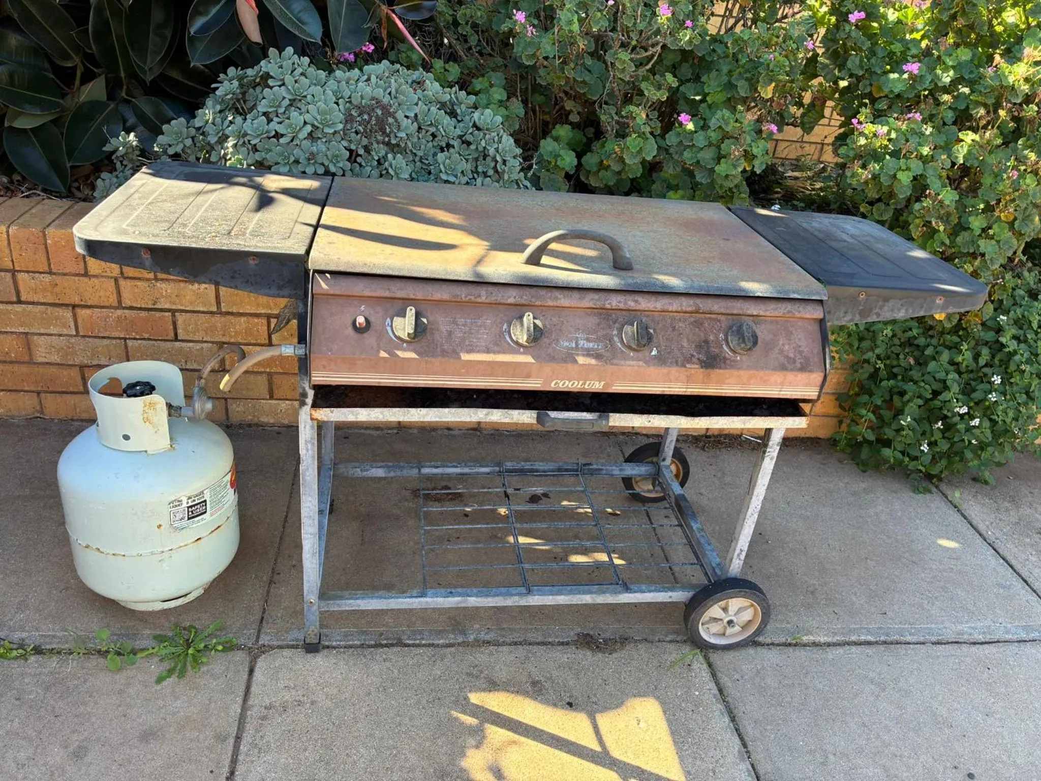 BBQ facilities in Gateway Motor Inn