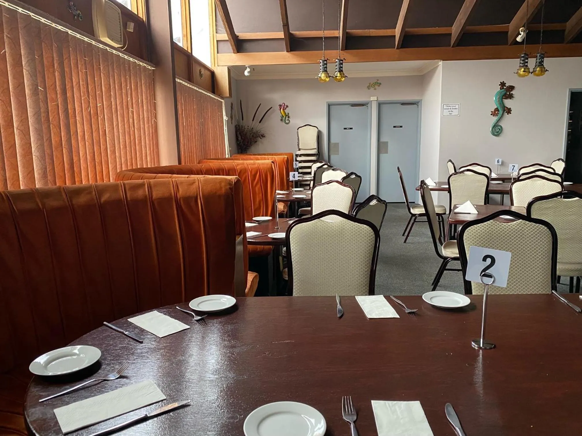 Restaurant/places to eat in Gateway Motor Inn