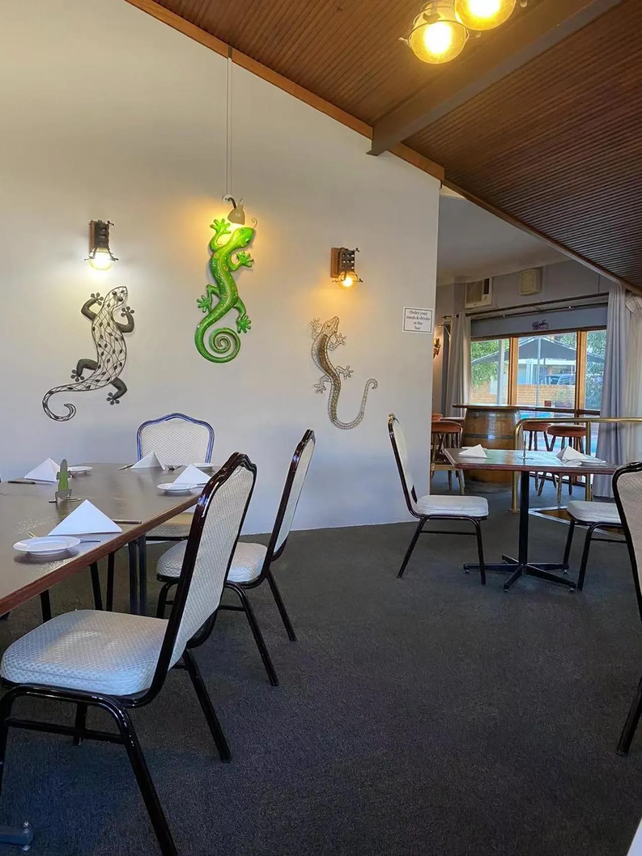 Restaurant/places to eat in Gateway Motor Inn