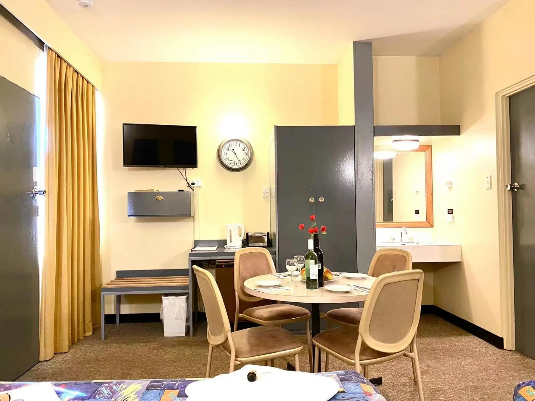 Dining area in Gateway Motor Inn