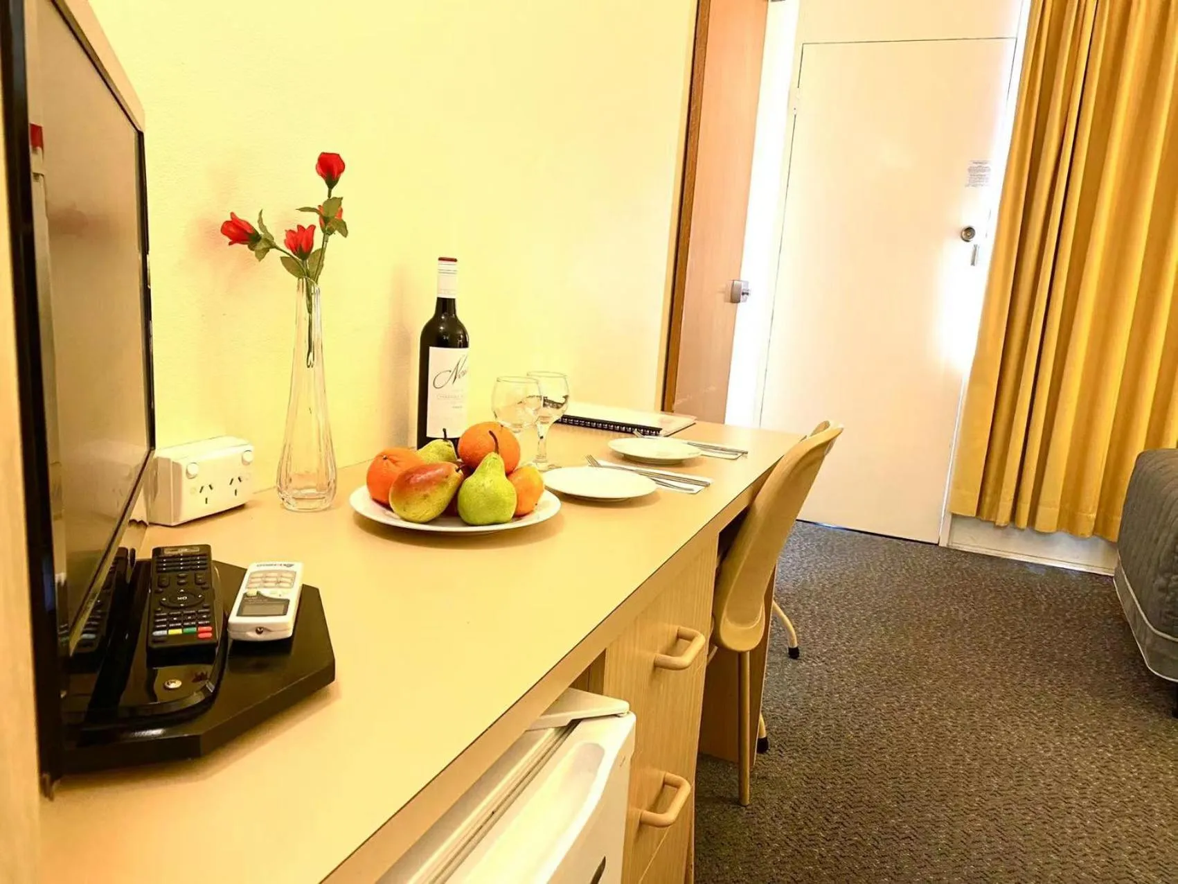 Seating area in Gateway Motor Inn