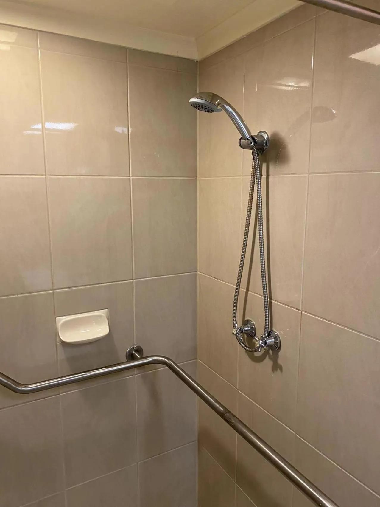 Bathroom in Gateway Motor Inn