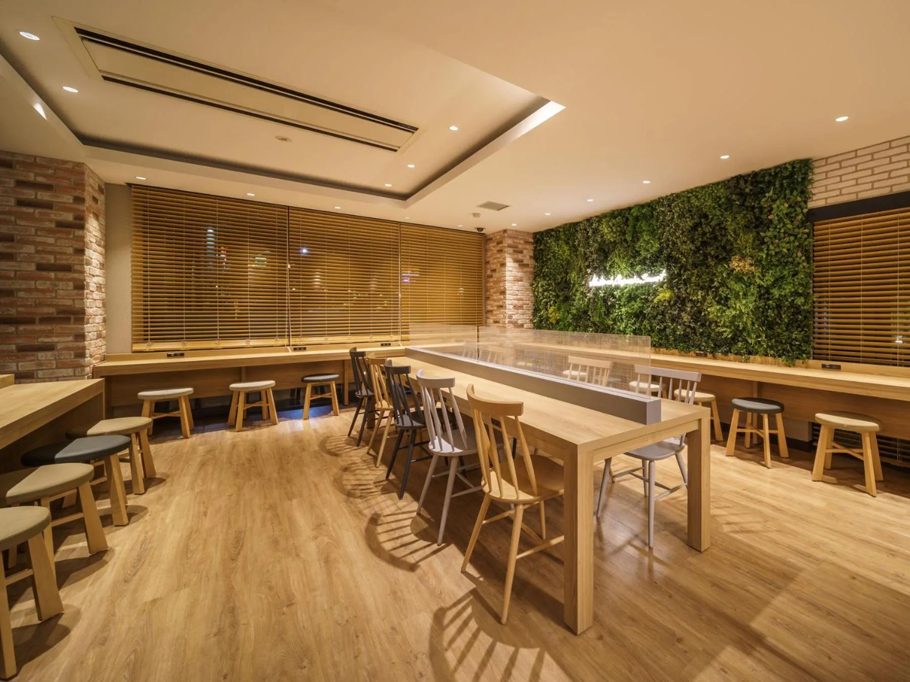 Lounge or bar in Super Hotel Chiba Ekimae