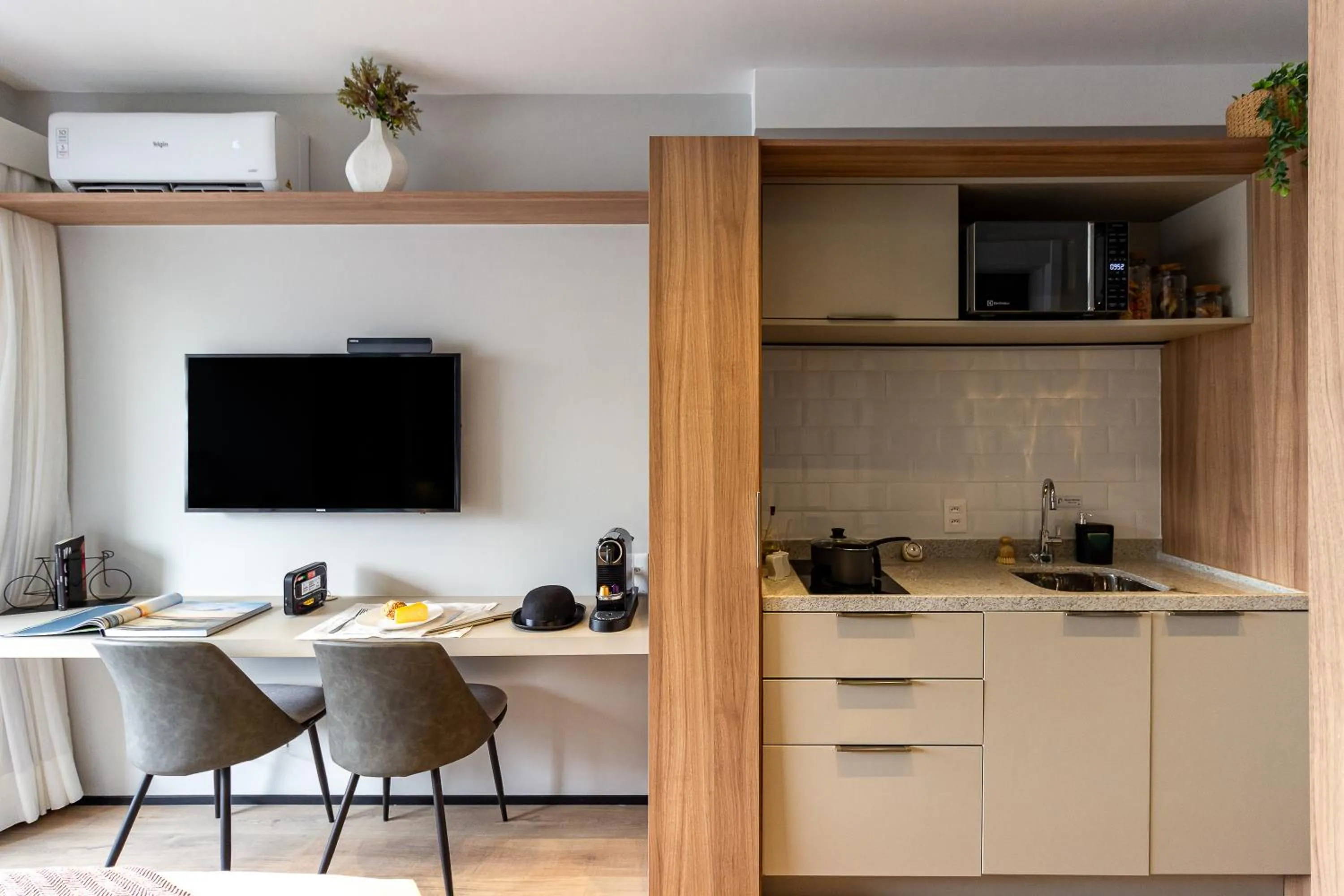 Day in Charlie Lumiere Klabin