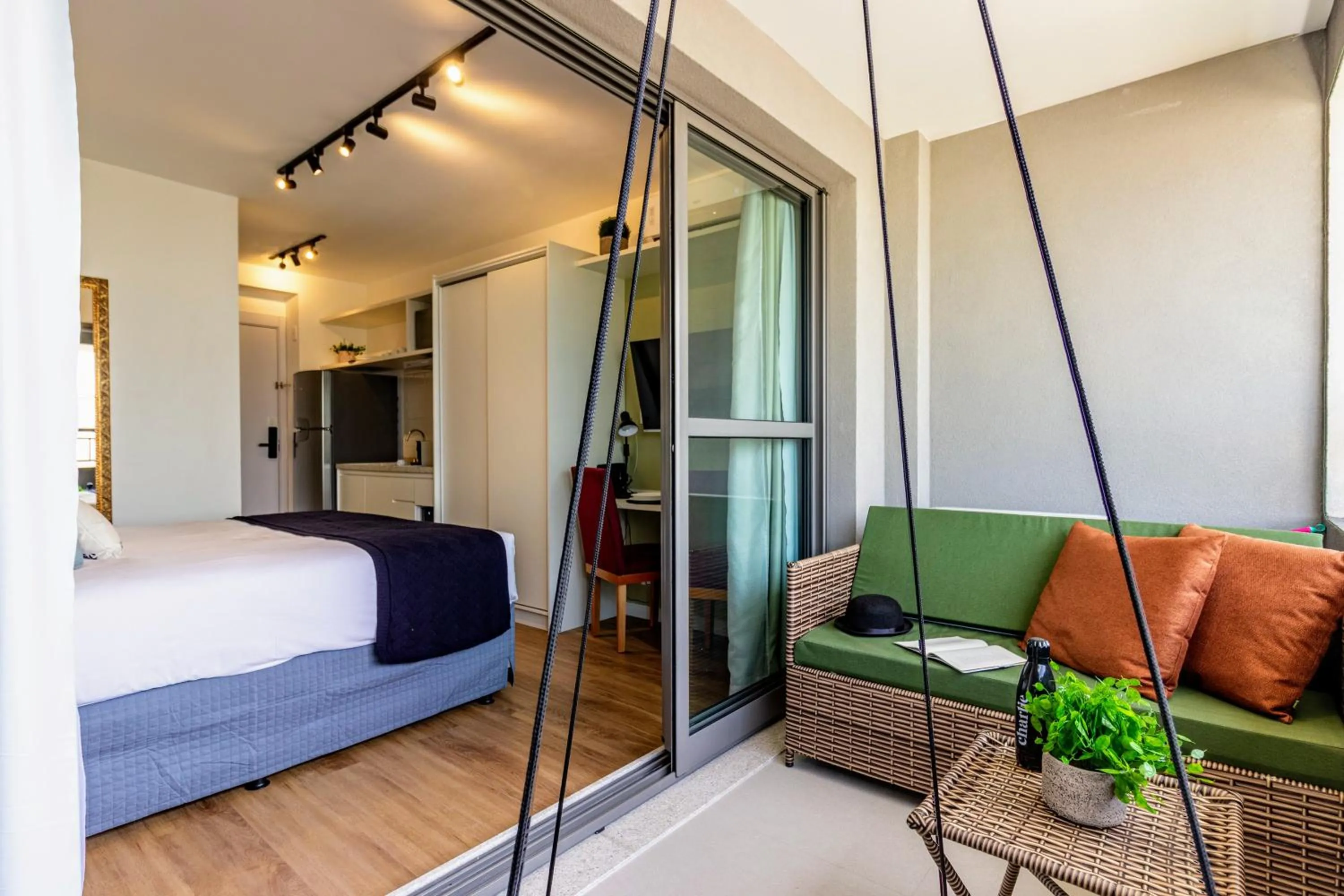 Bed in Charlie Lumiere Klabin