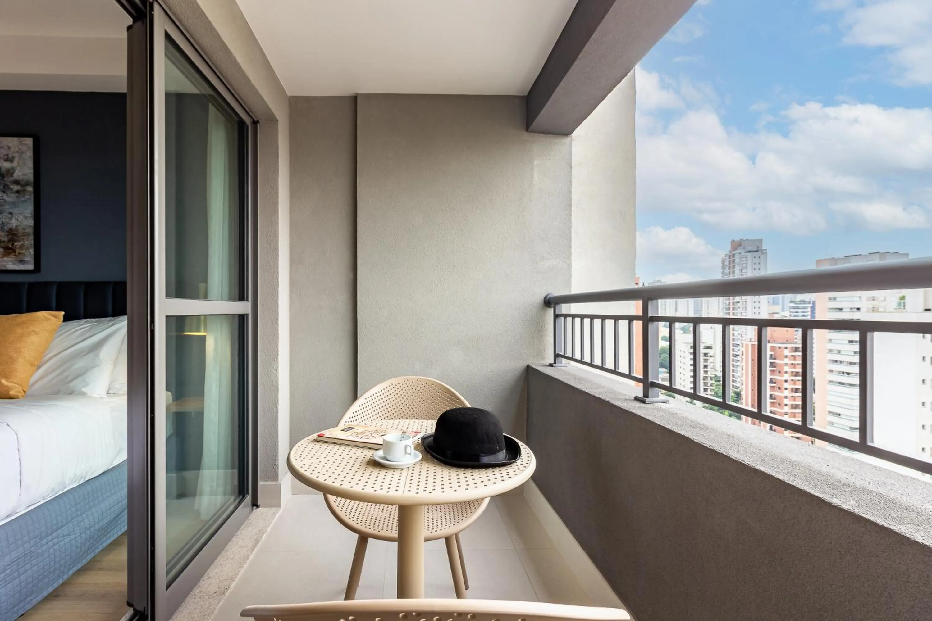 Bed in Charlie Lumiere Klabin