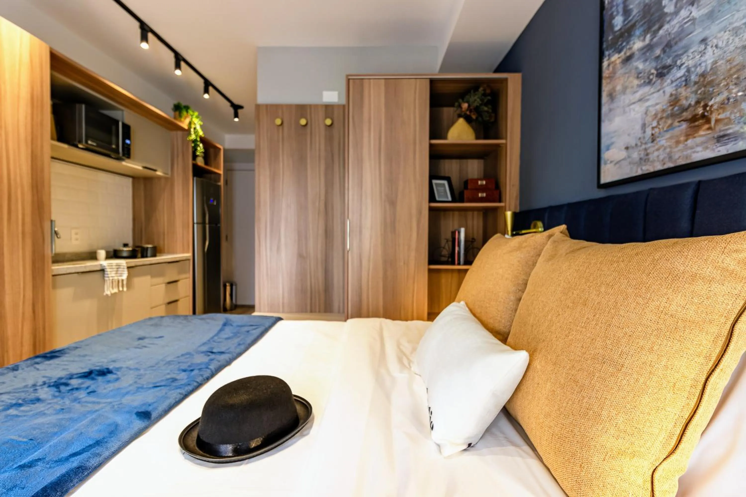 Bed in Charlie Lumiere Klabin