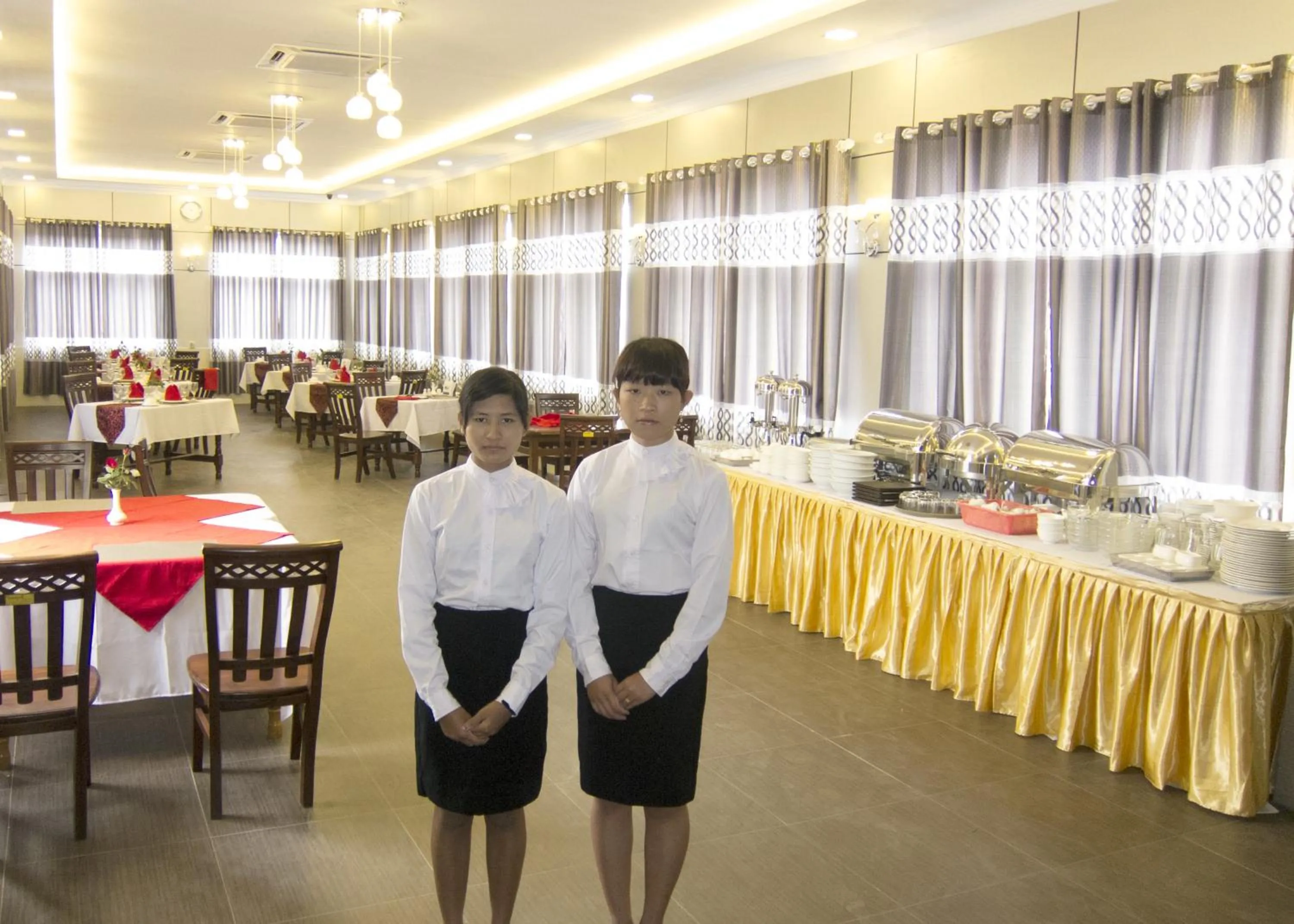 Lounge or bar in Kaung Myint Hotel