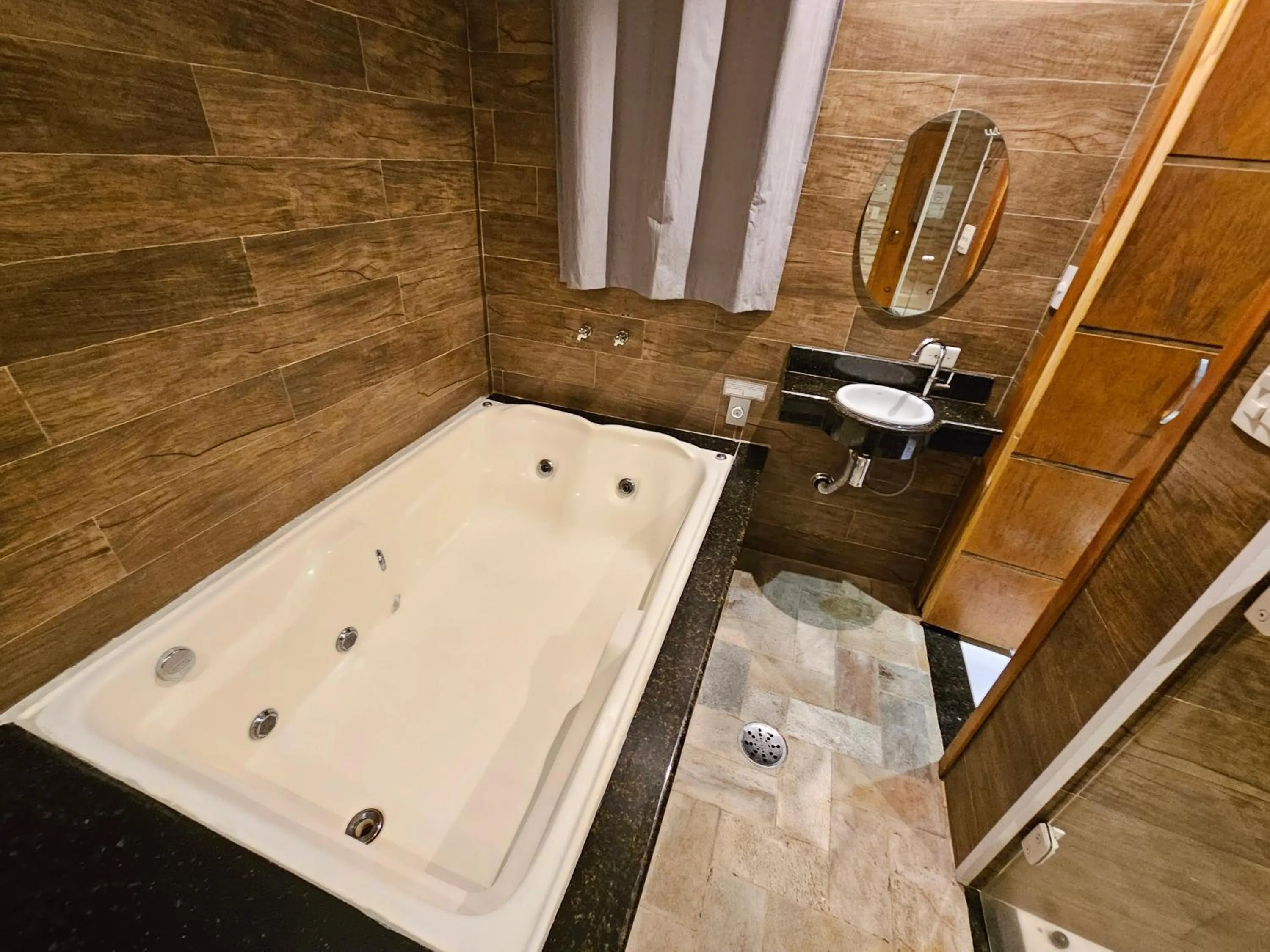 Shower in Hotel Estrela Carapicuíba