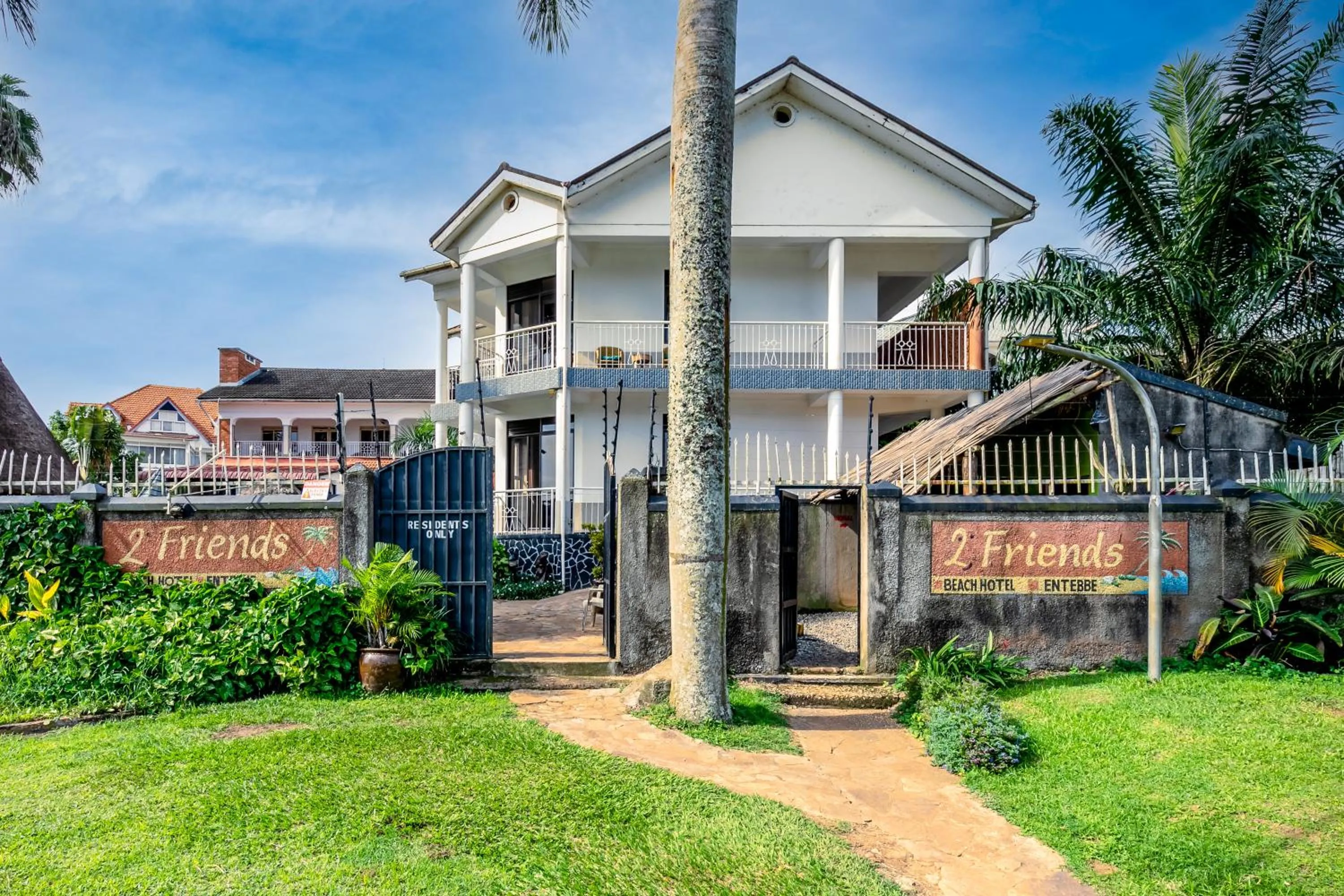 Facade/entrance in 2 Friends Beach Hotel