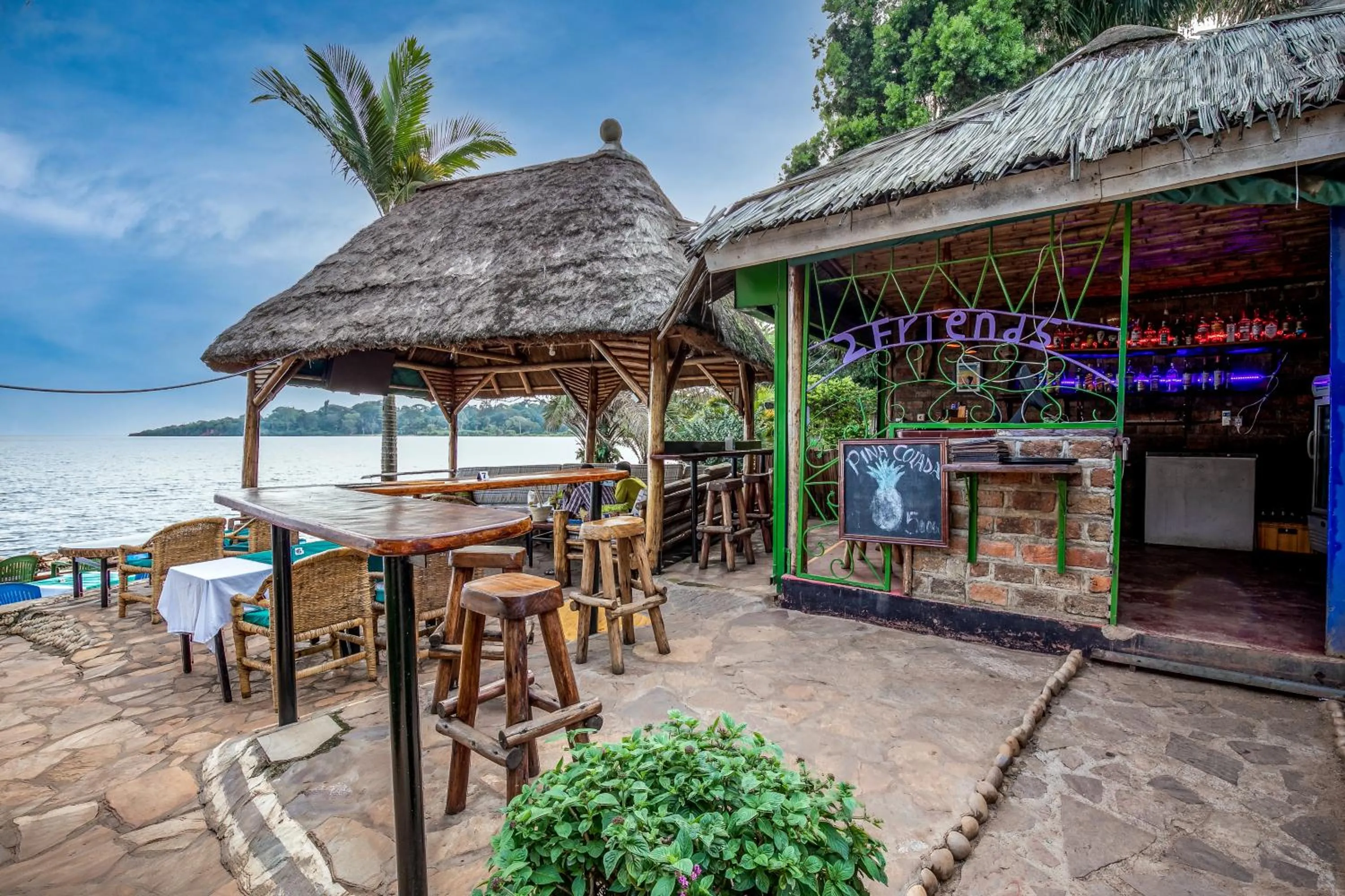 2 Friends Beach Hotel