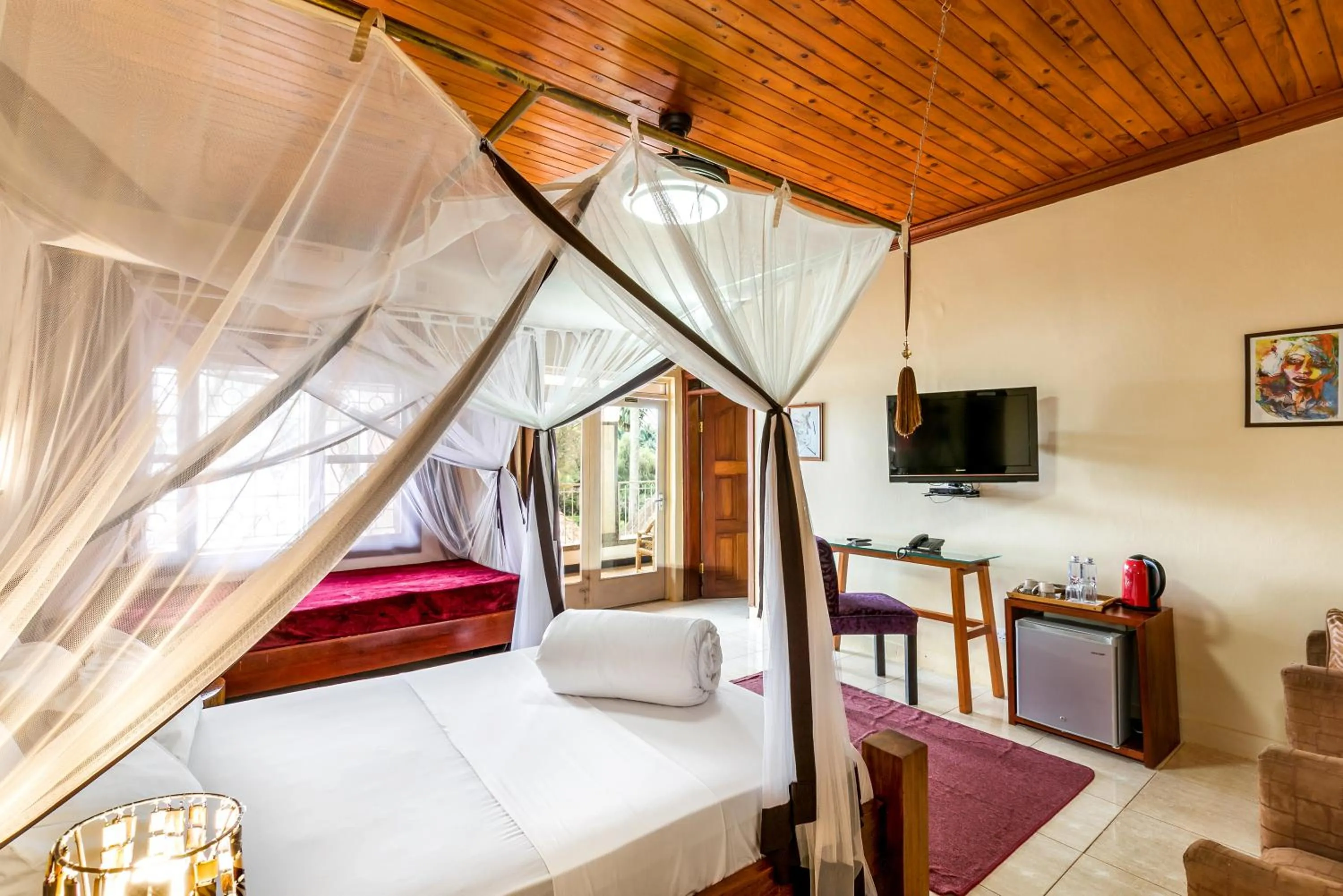 Bed in 2 Friends Beach Hotel