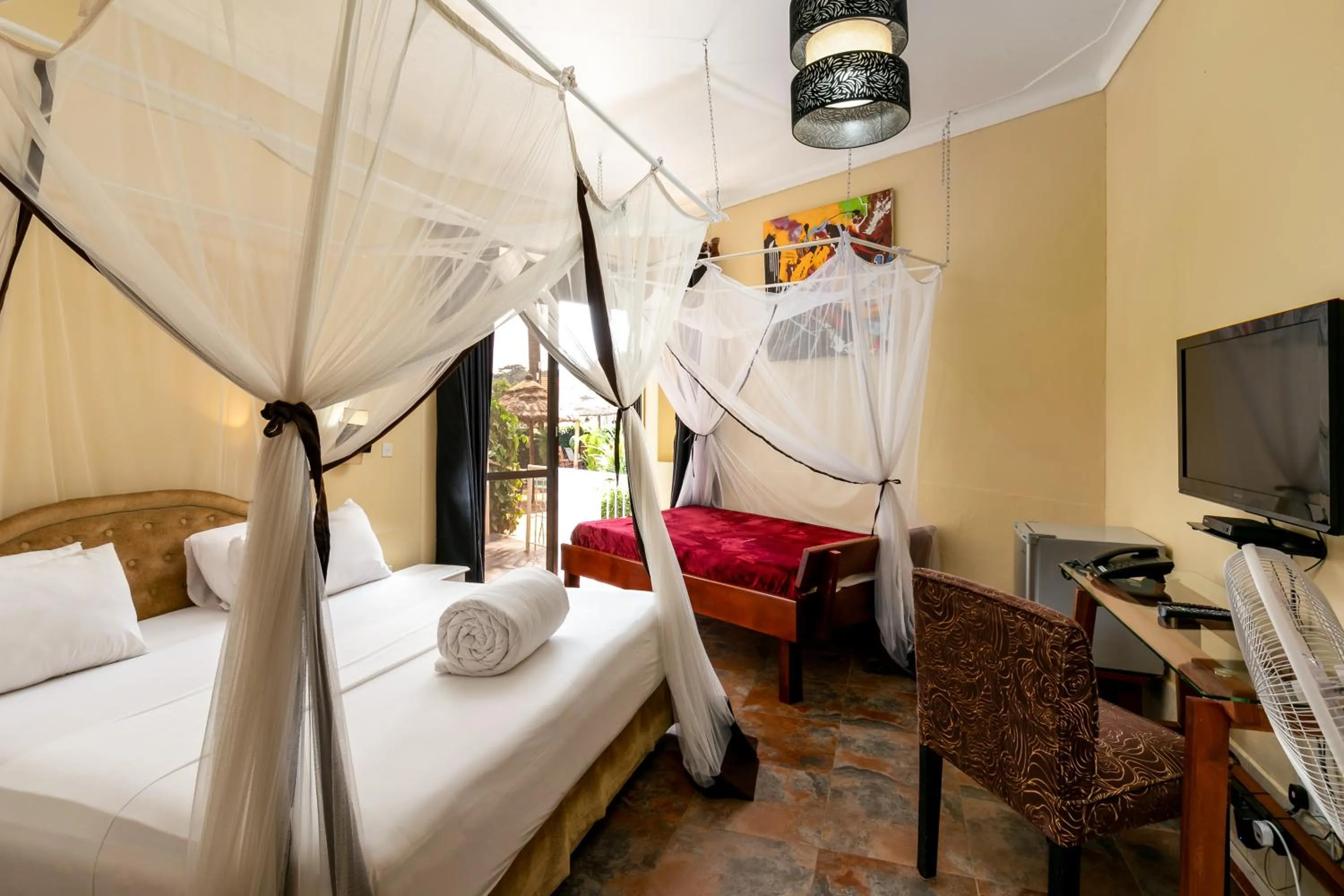 Bed in 2 Friends Beach Hotel