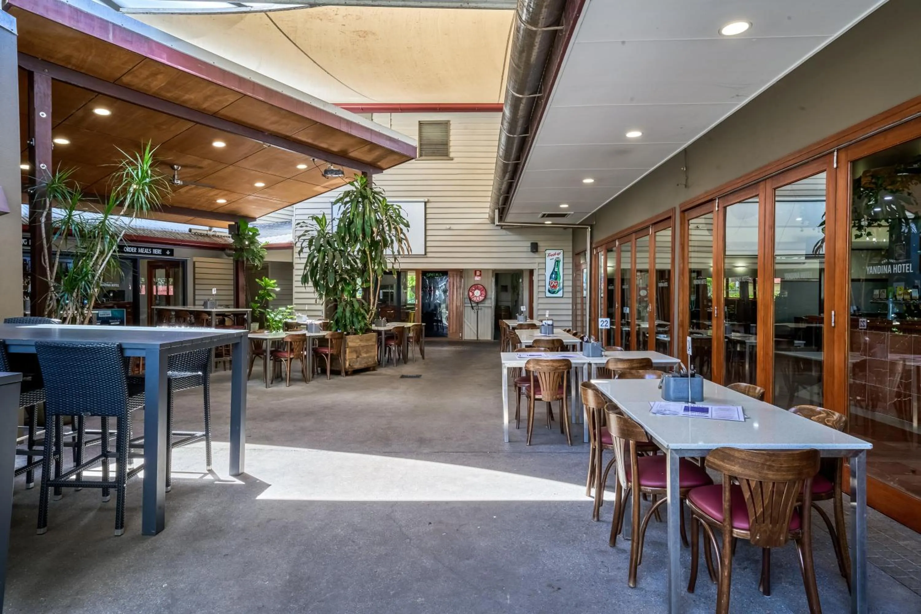 Restaurant/places to eat in Yandina Hotel