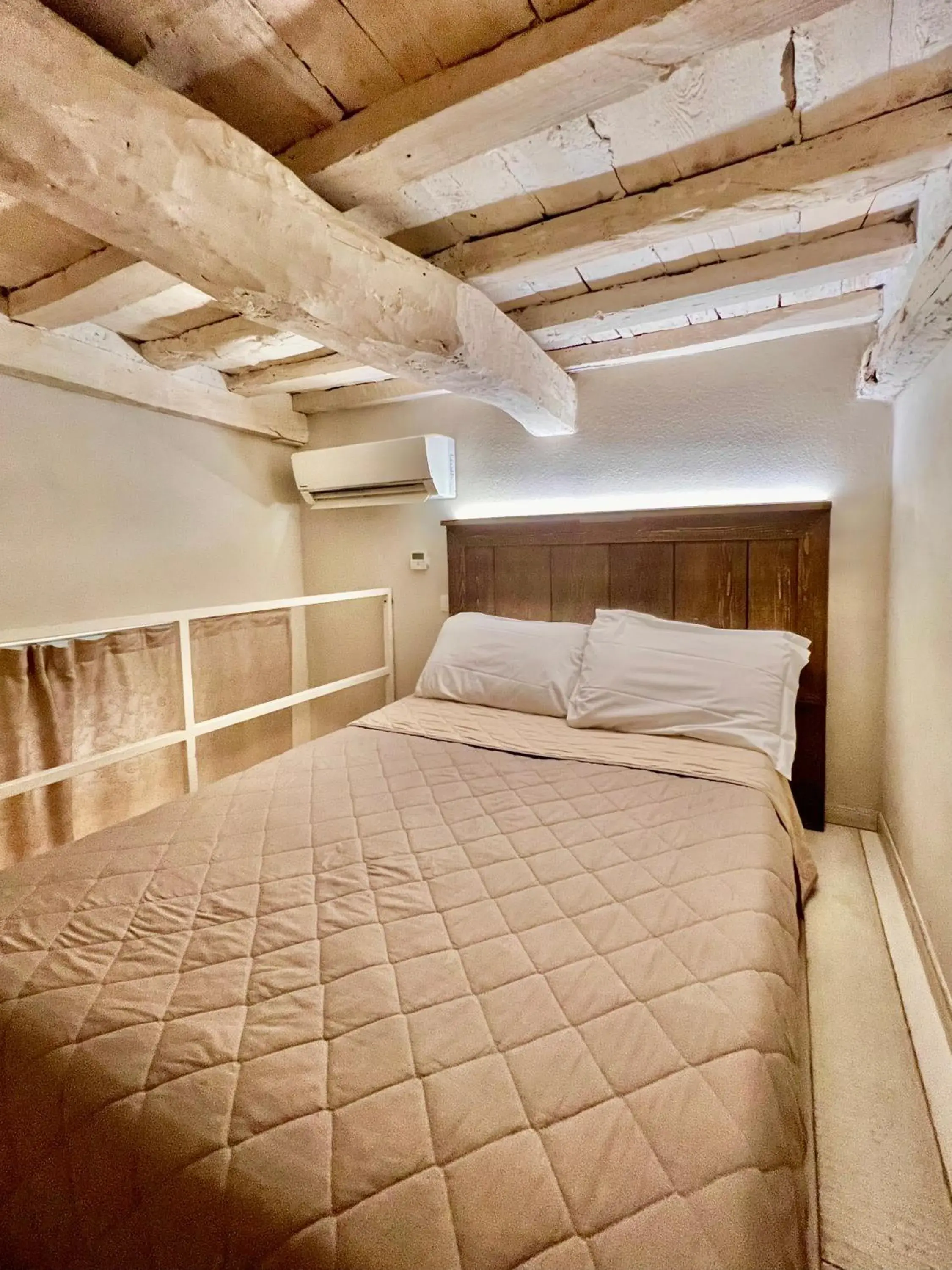 Economy Double Room with Private External Bathroom in B&B Locanda Il Salimbecco Economy Double Room with Private External Bathroom in B&B Locanda Il Salimbecco