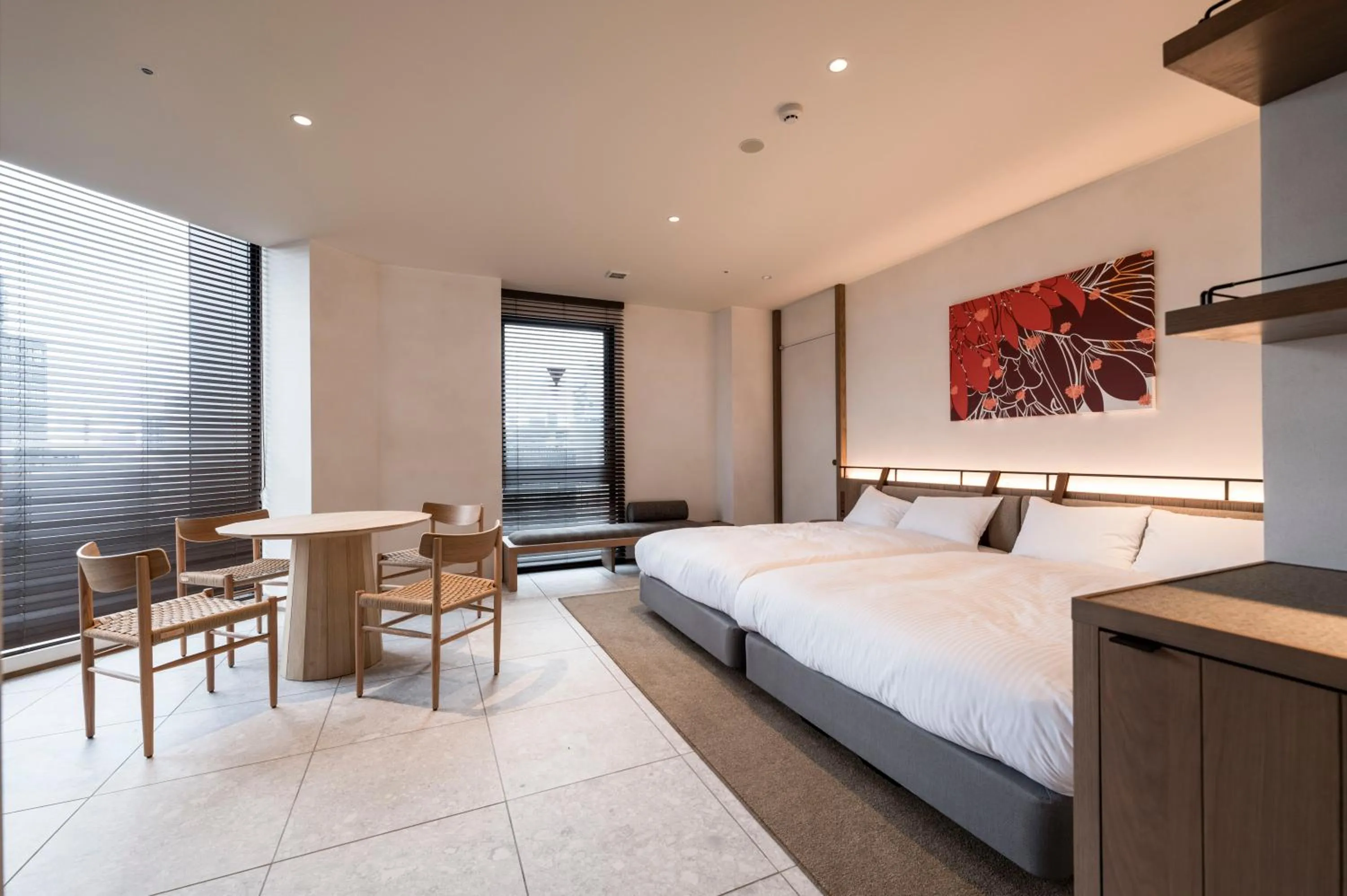 Photo of the whole room, Bed in CINQS Hotel