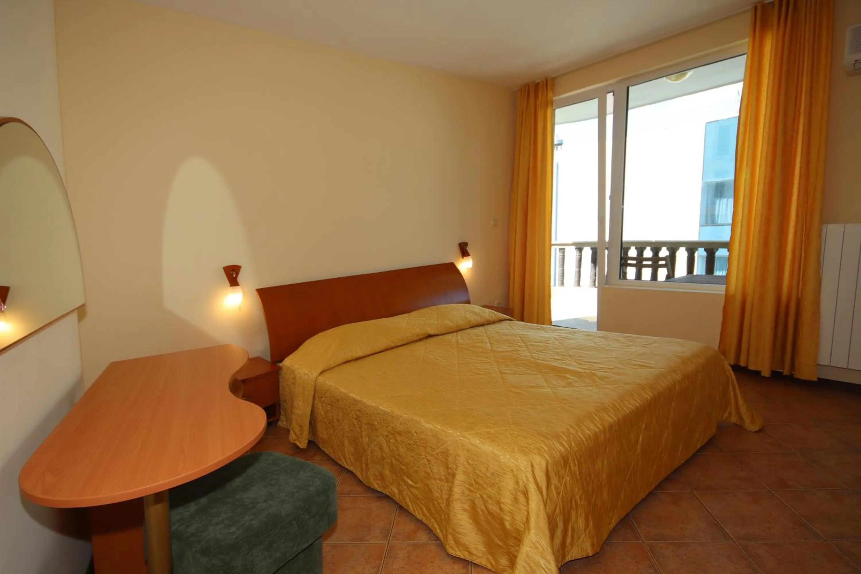 Bedroom, Bed in Hotel Continental