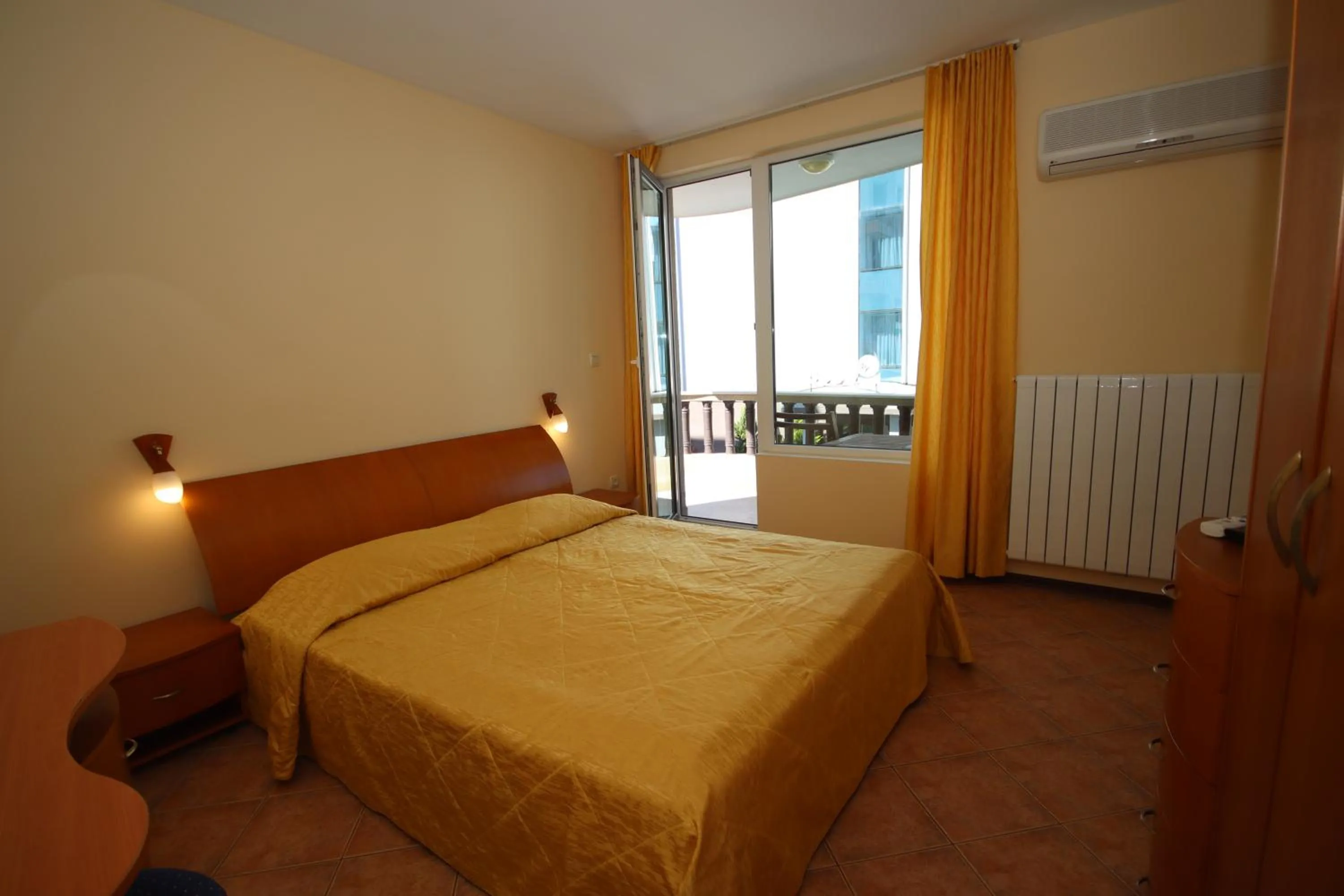 Bedroom, Bed in Hotel Continental