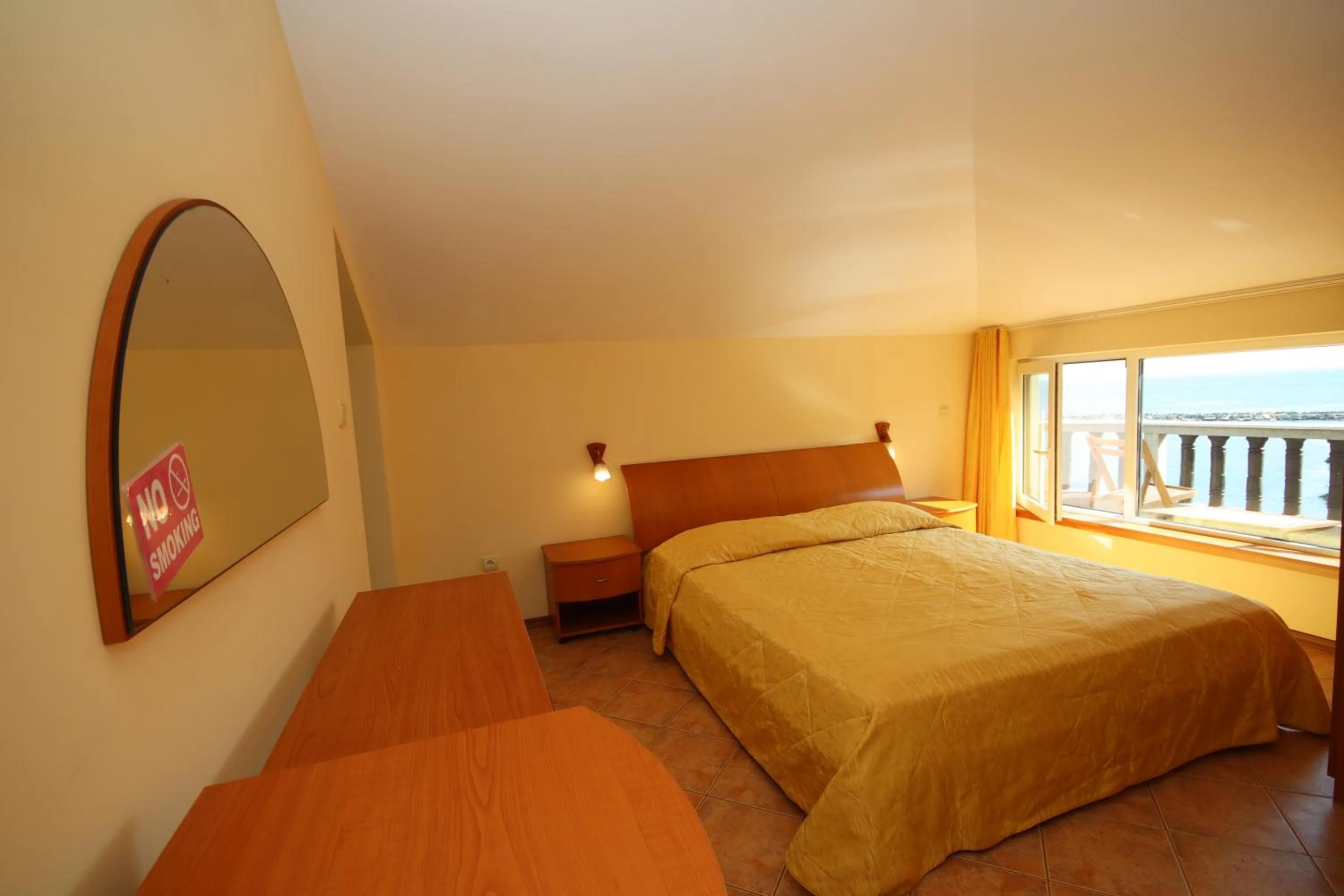 Bedroom, Bed in Hotel Continental