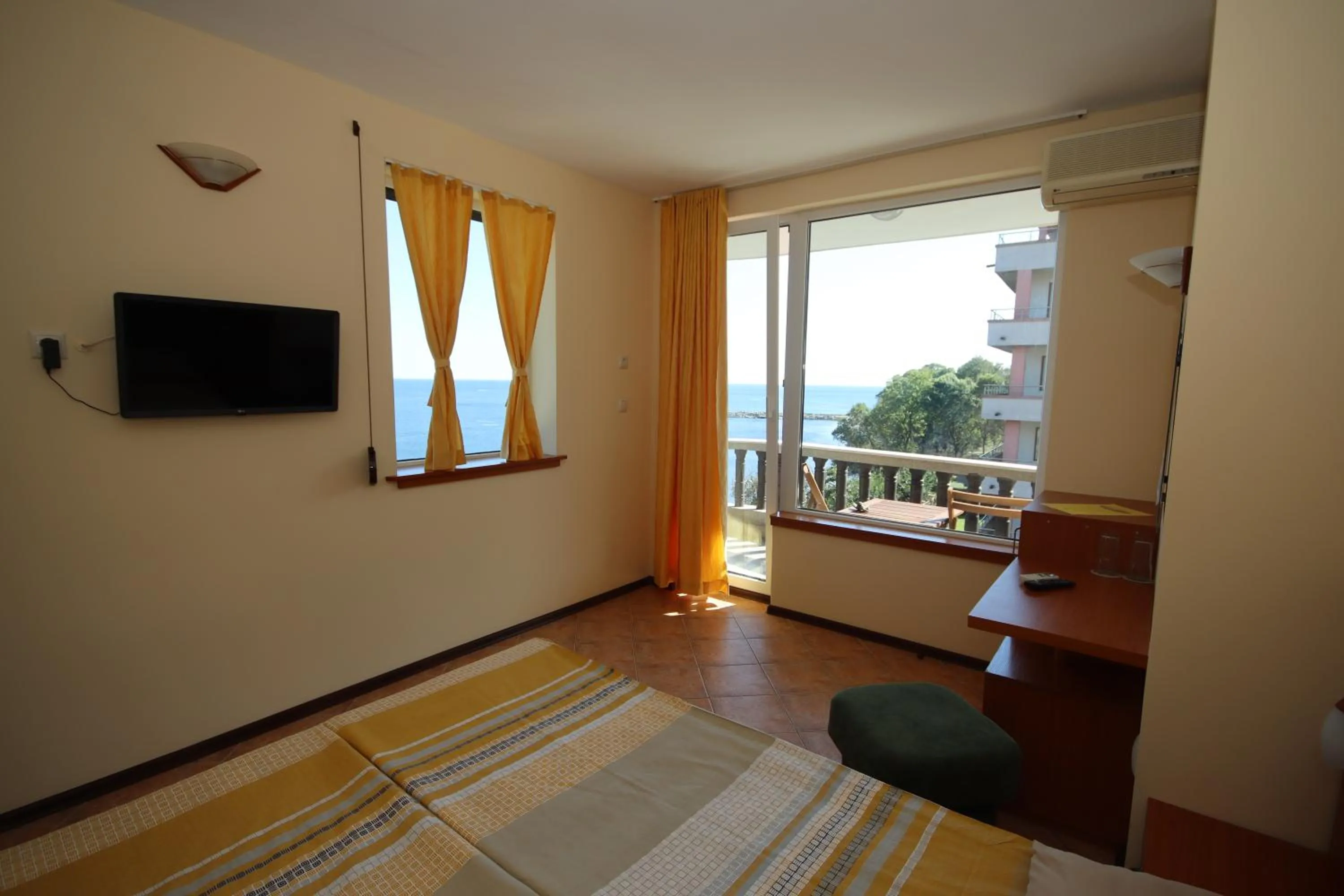 Photo of the whole room in Hotel Continental
