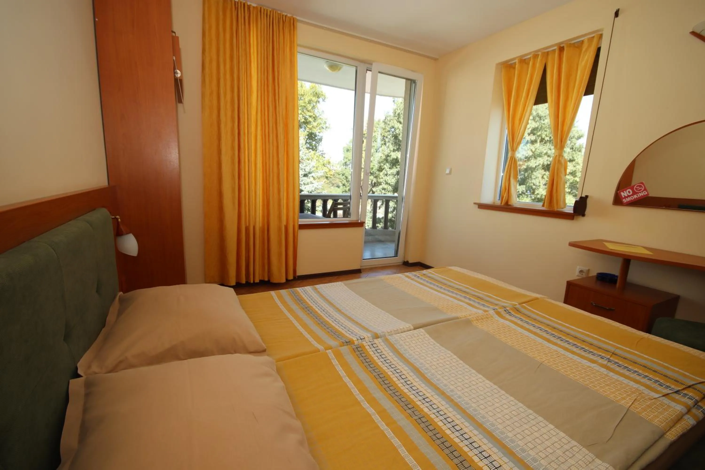 Bedroom, Bed in Hotel Continental