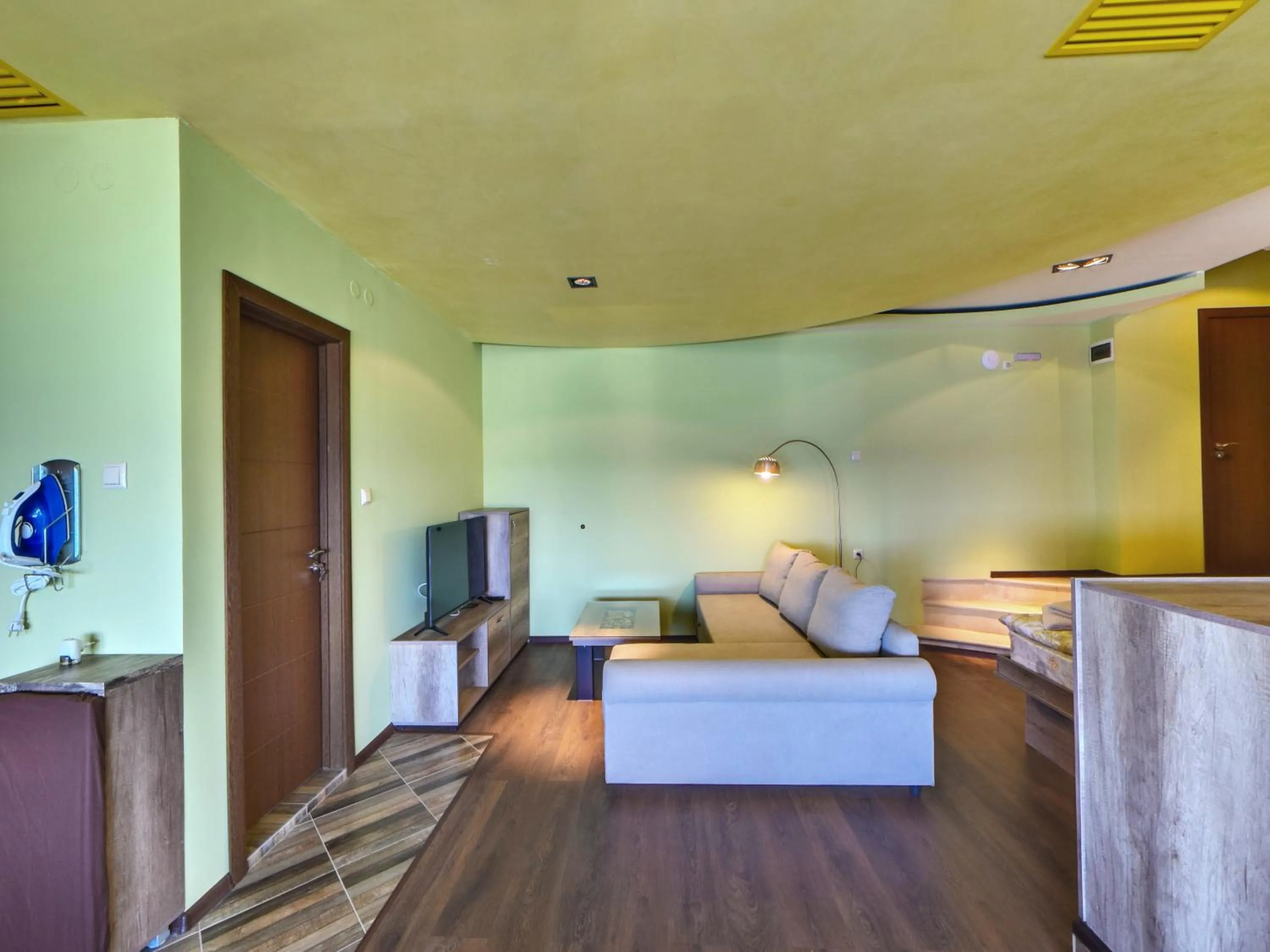 Living room, Bed in Hotel Continental