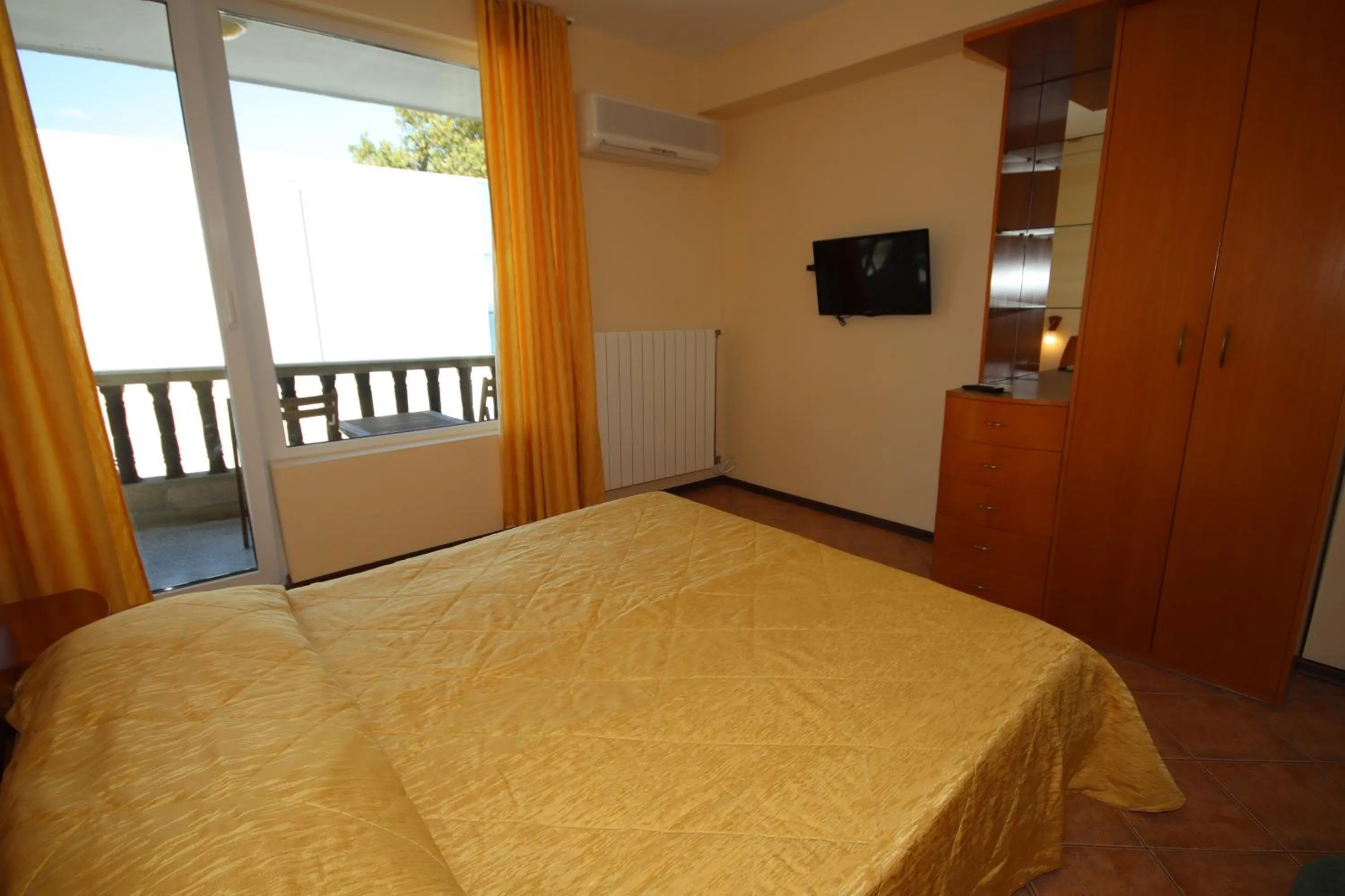 Bedroom, Bed in Hotel Continental