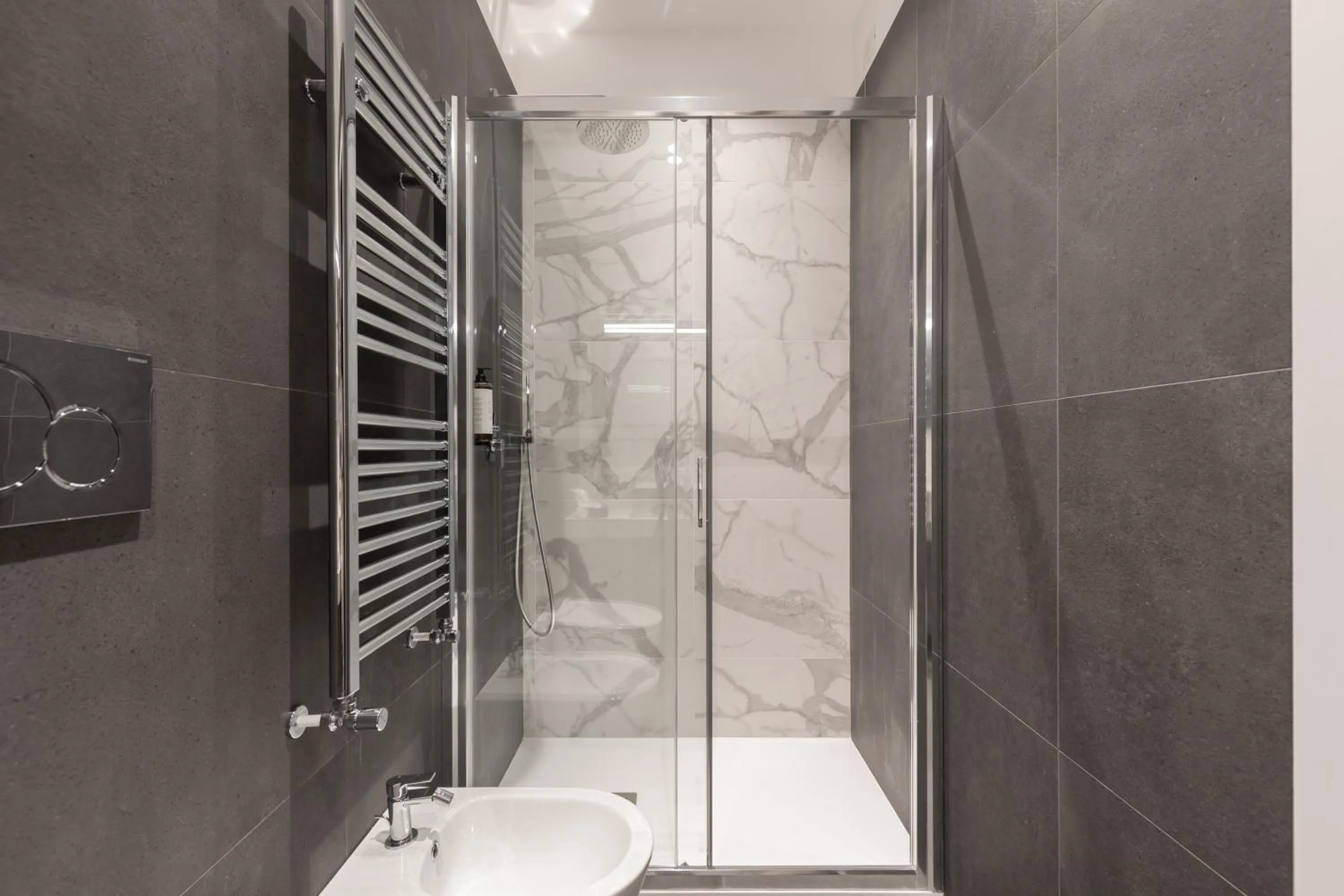 Bathroom in DA ME Suites