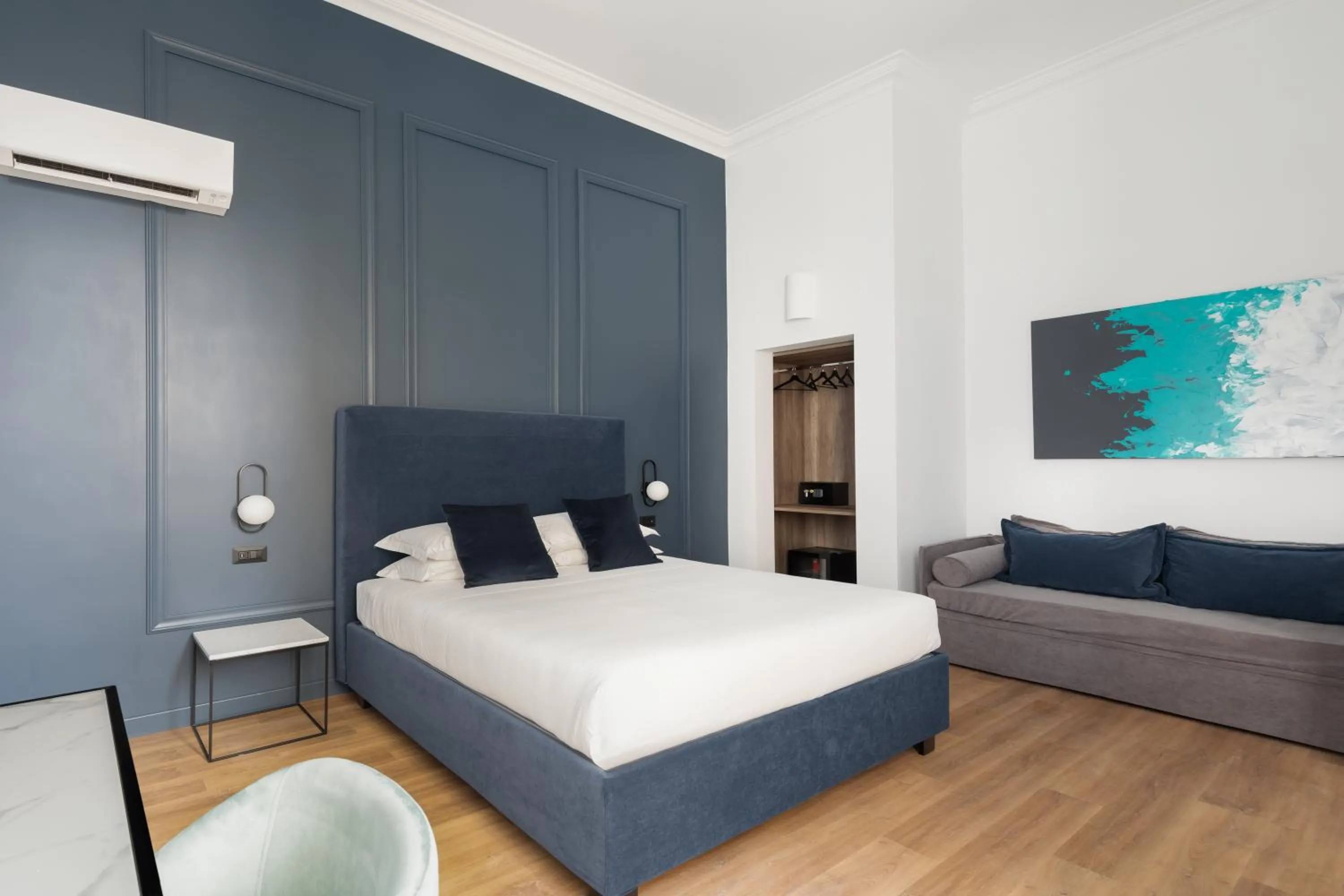 Photo of the whole room, Bed in DA ME Suites