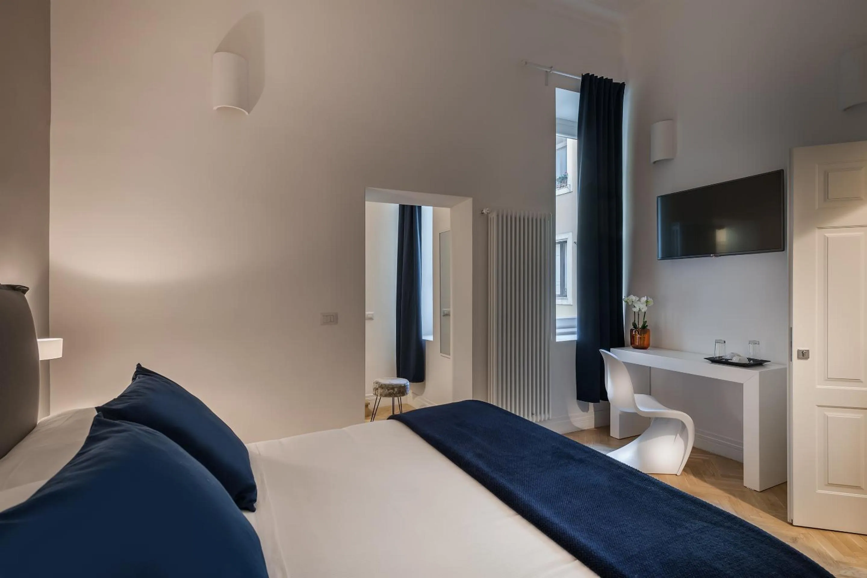 Photo of the whole room, Bed in DA ME Suites