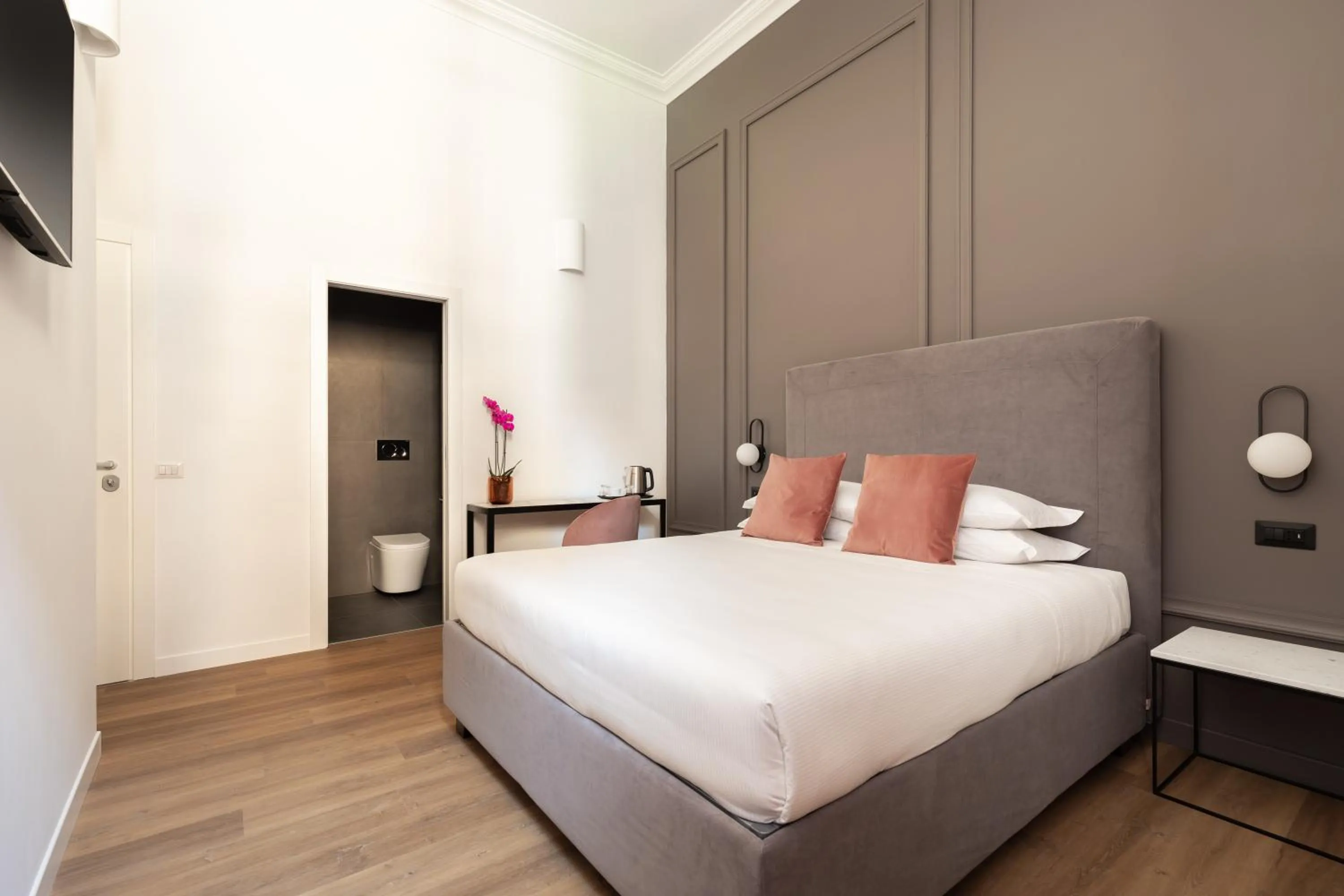 Photo of the whole room, Bed in DA ME Suites